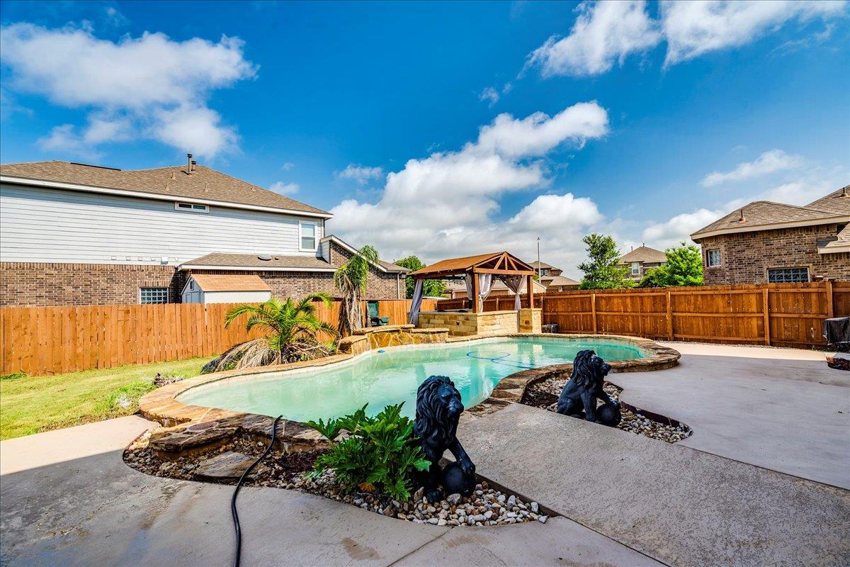913 Overcup Dr, San Marcos, TX 78666