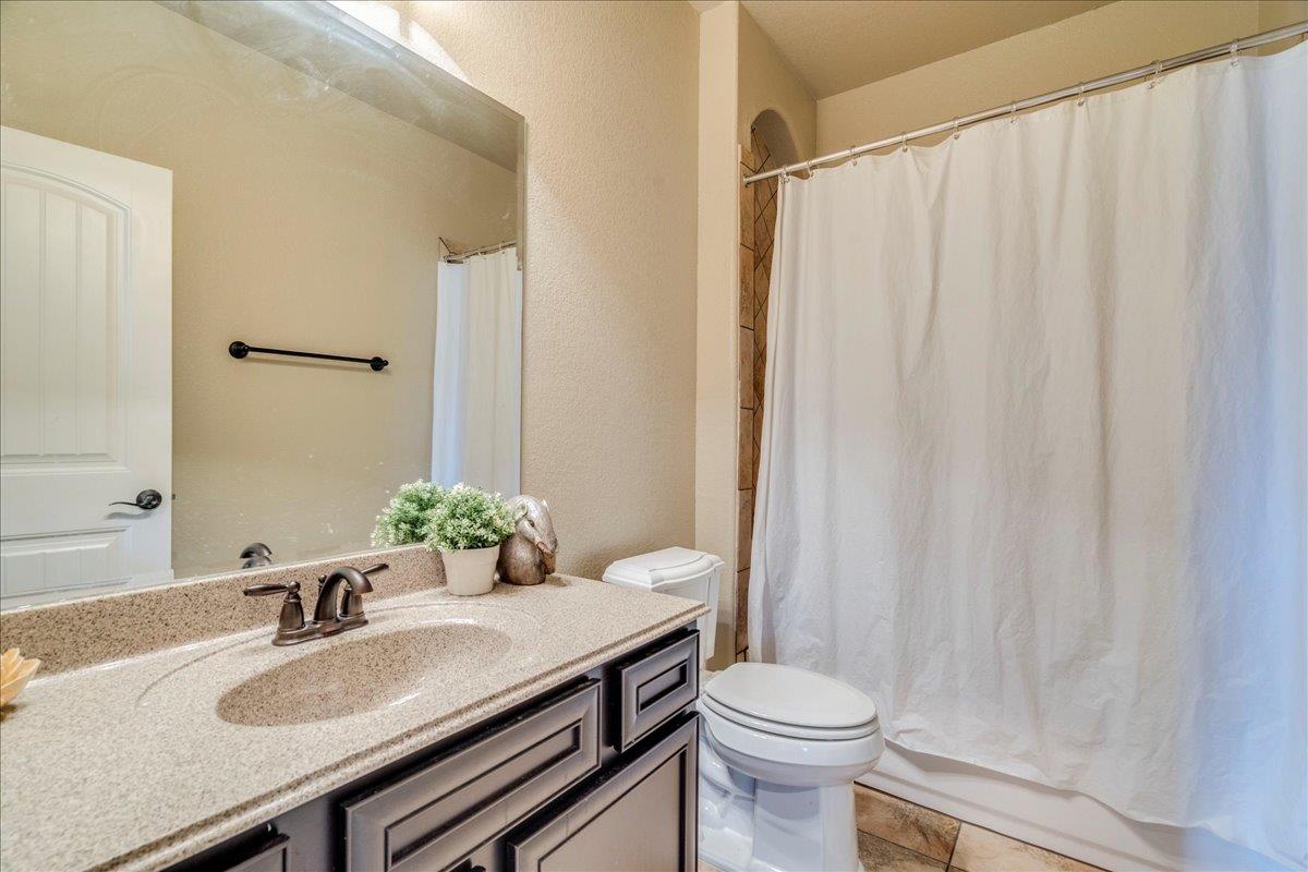 913 Overcup Dr, San Marcos, TX 78666