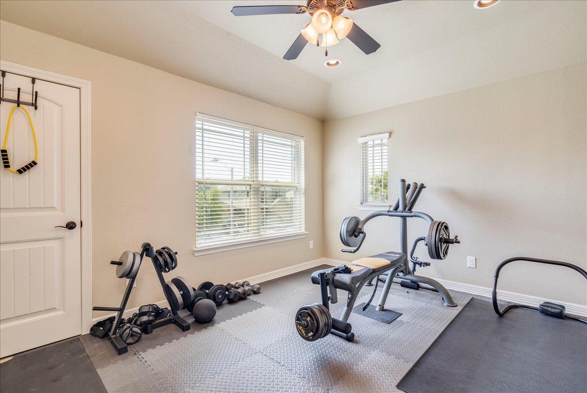 913 Overcup Dr, San Marcos, TX 78666