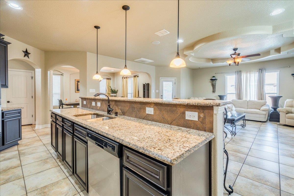 913 Overcup Dr, San Marcos, TX 78666