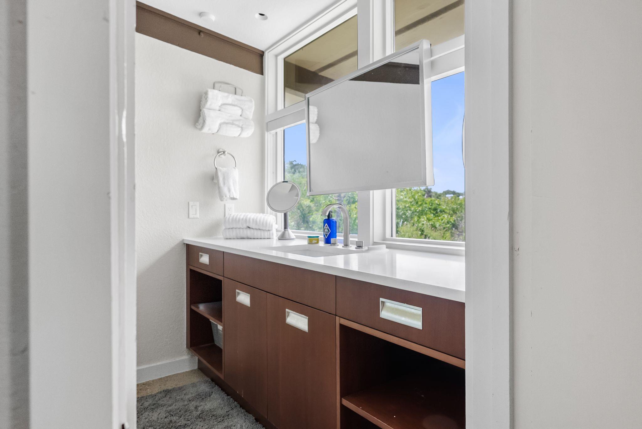 1200 REDBUD Trl, West Lake Hills, TX 78746