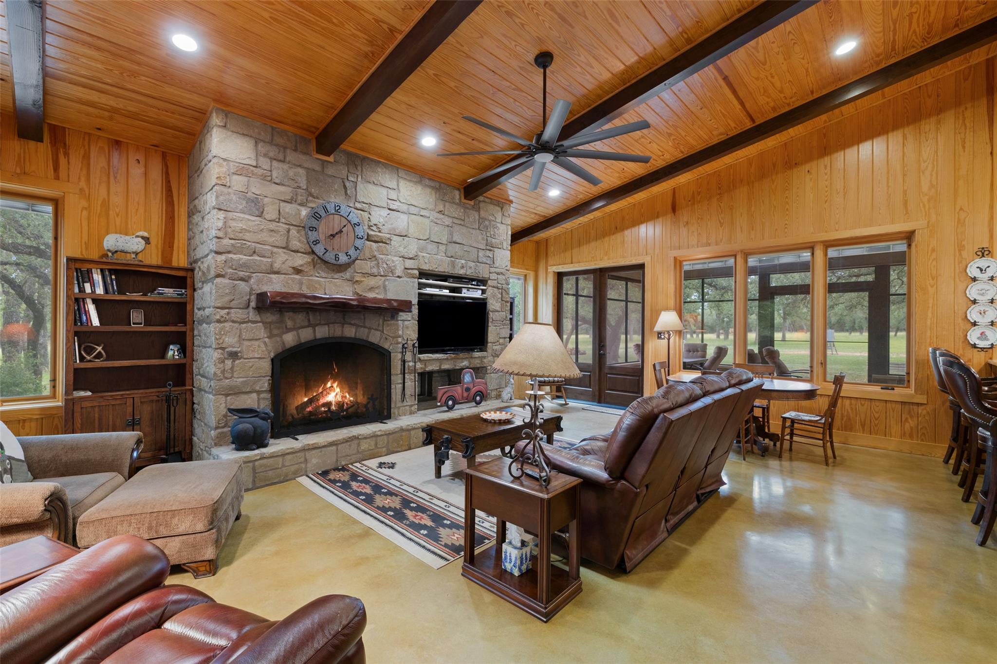 1291 Sandy Oaks Ranch Rd, Johnson City, TX 78636