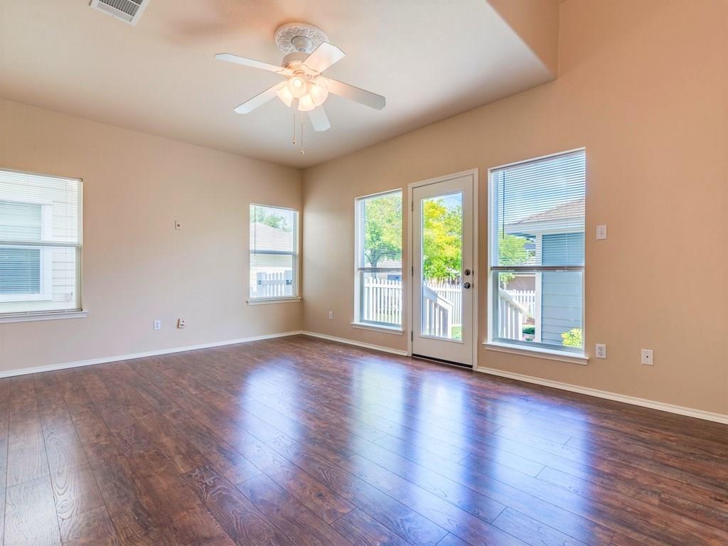 279 Cleveland St, Kyle, TX 78640