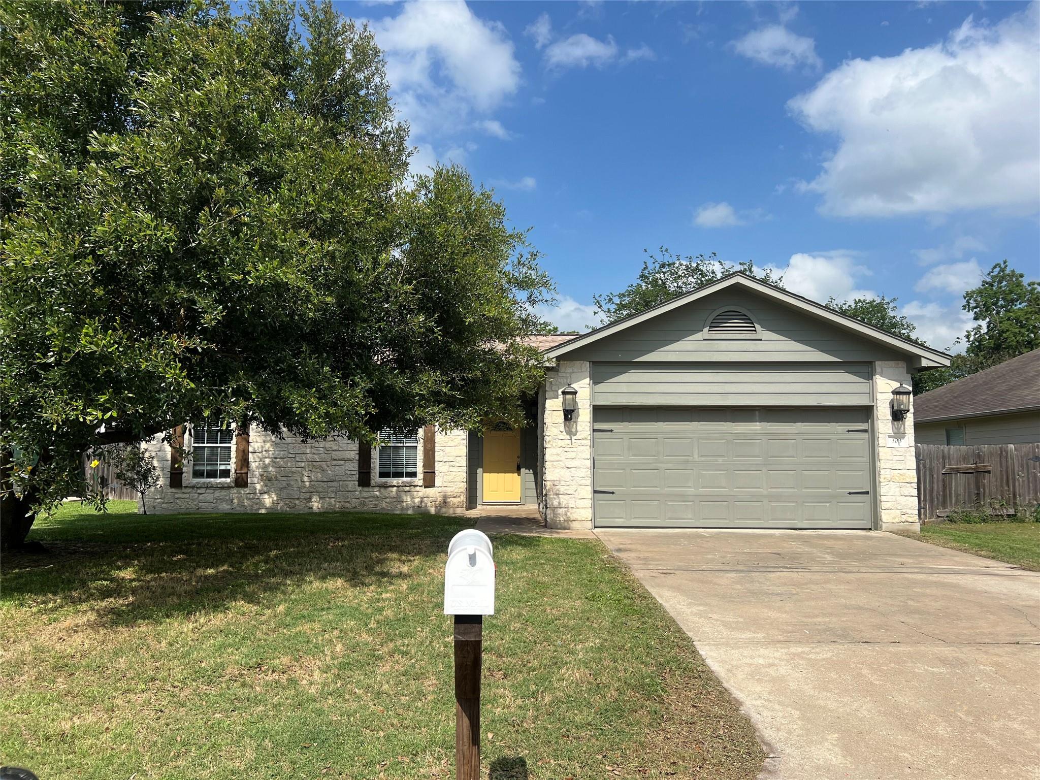 303 Lydia Ln, Thrall, TX 76578