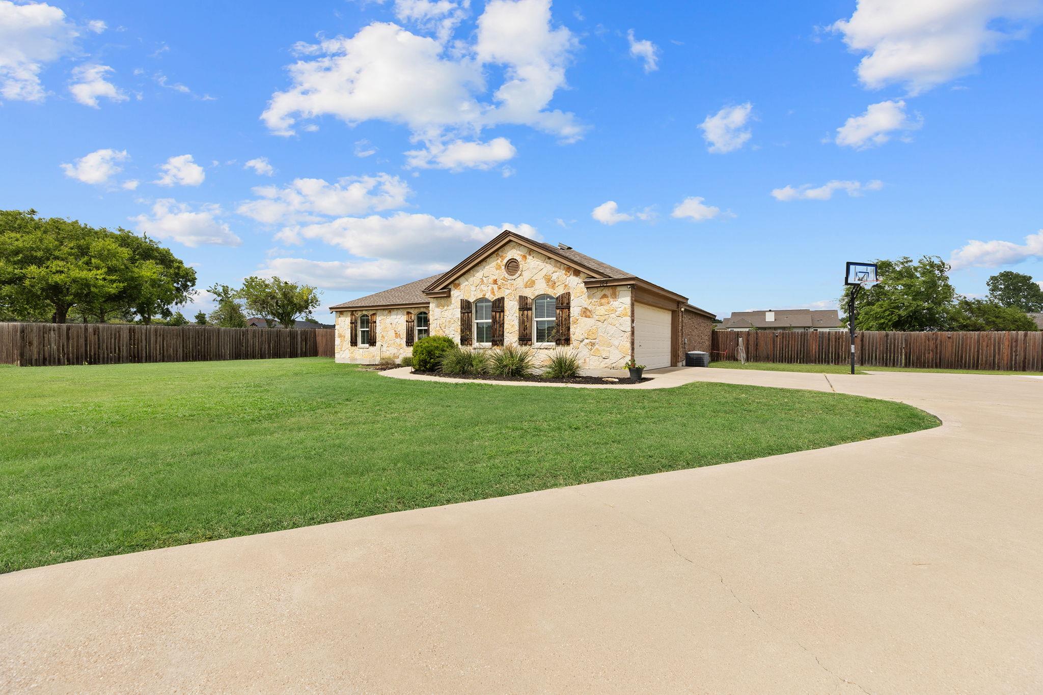 104 Angela Dr, Liberty Hill, TX 78642