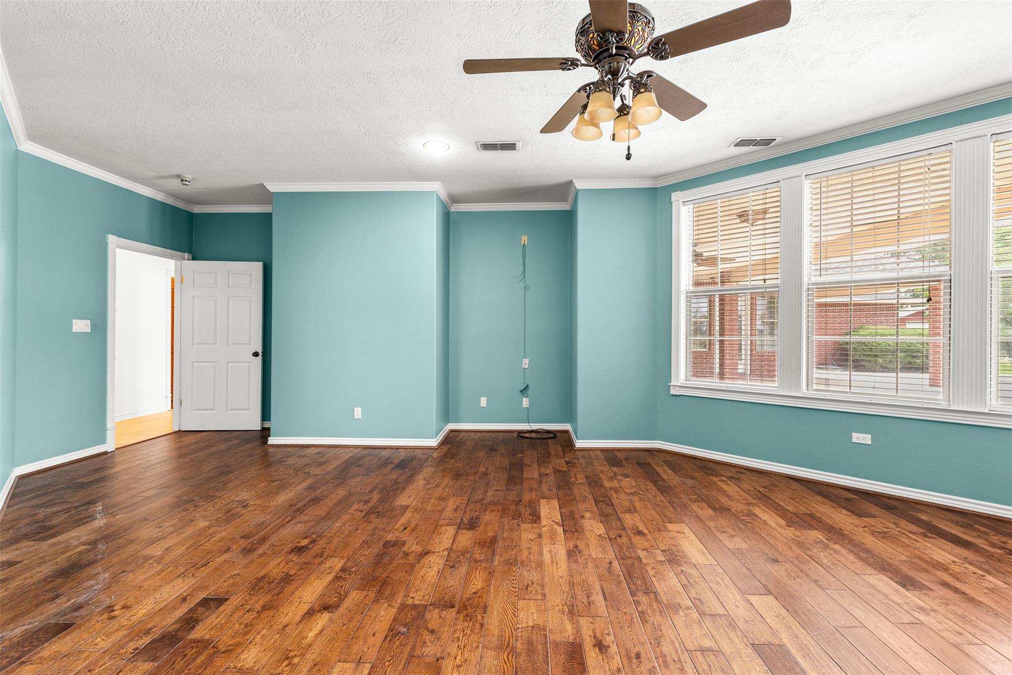 803 S Converse St, Flatonia, TX 78941