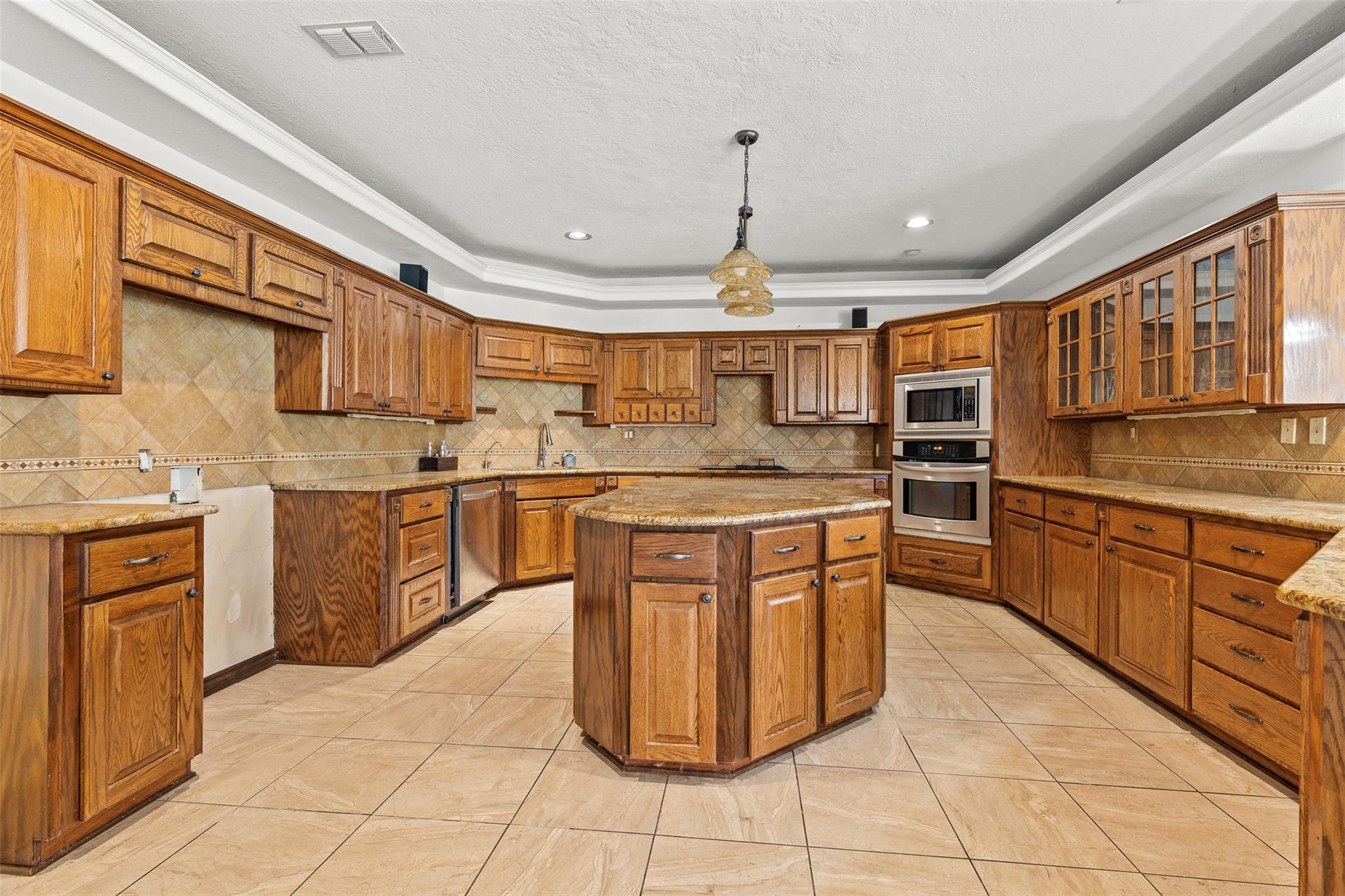 803 S Converse St, Flatonia, TX 78941