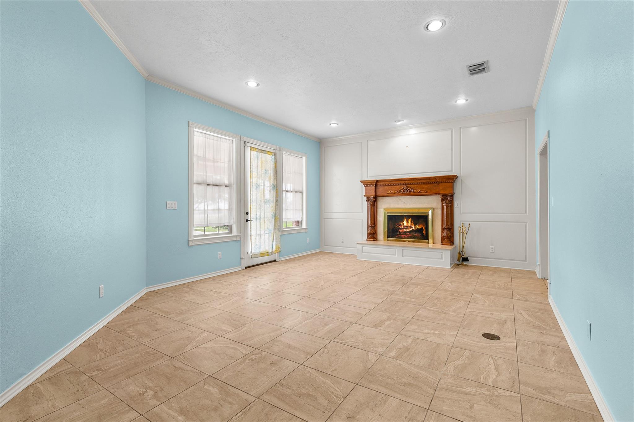 803 S Converse St, Flatonia, TX 78941