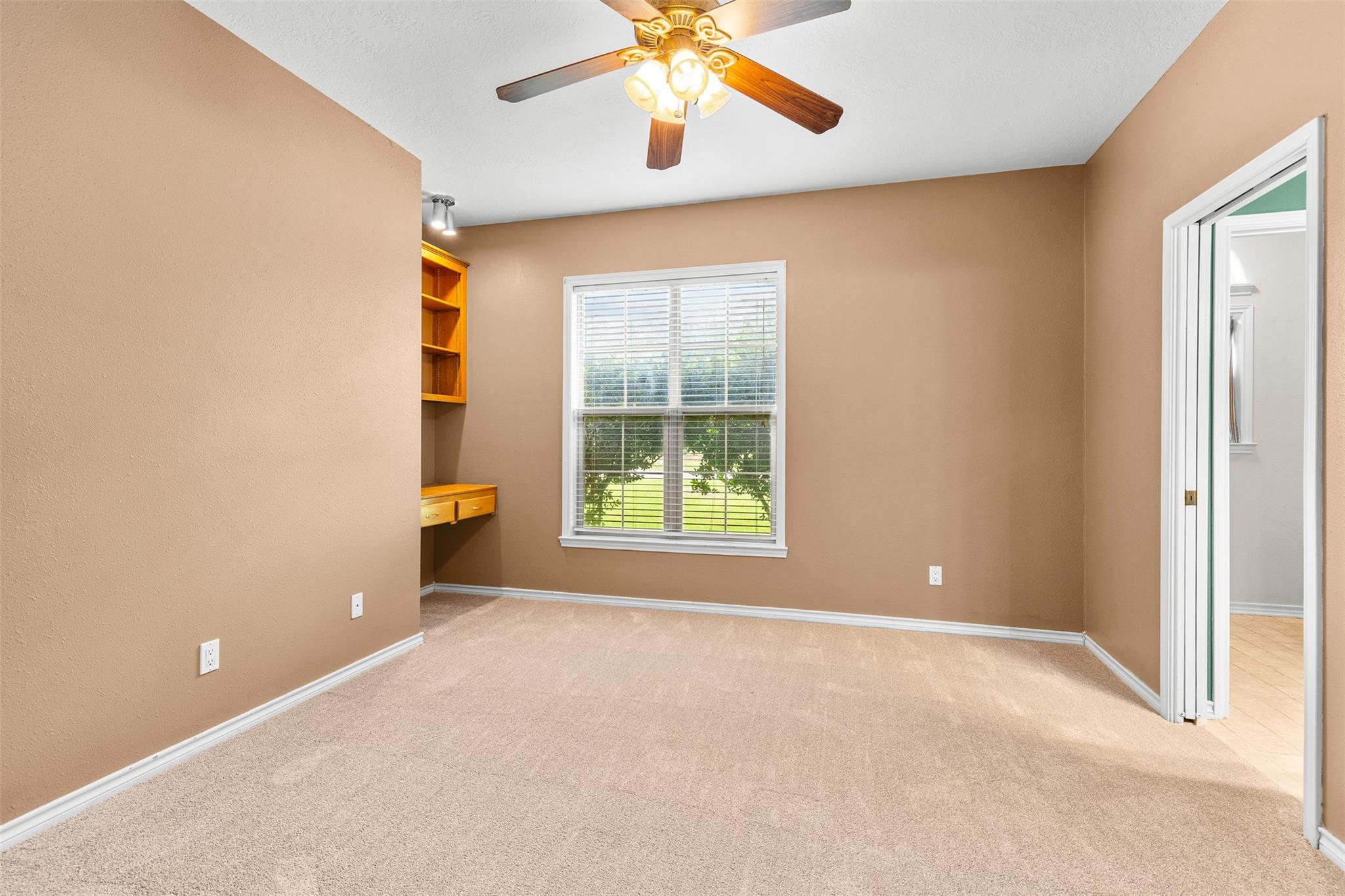 803 S Converse St, Flatonia, TX 78941