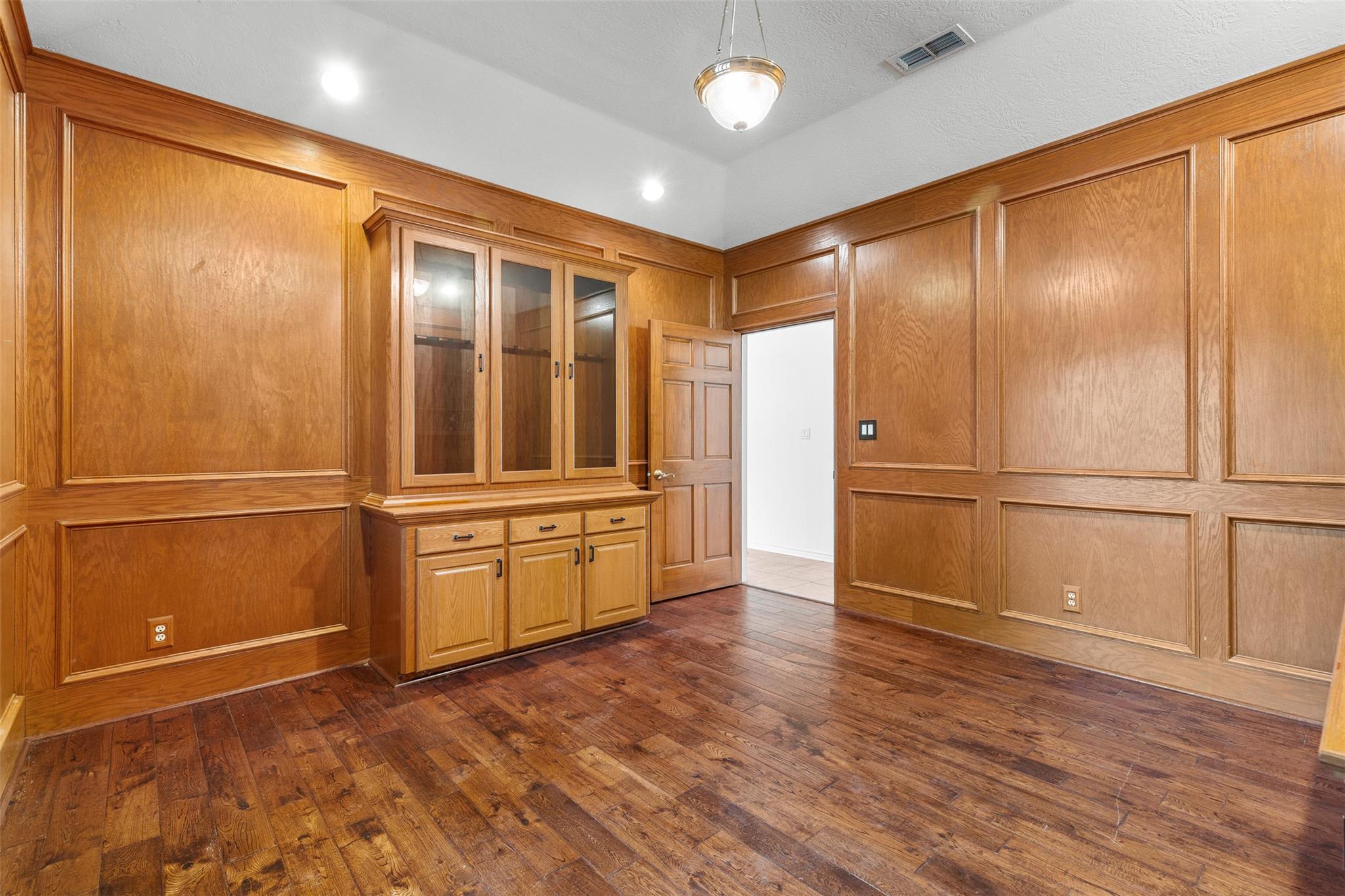 803 S Converse St, Flatonia, TX 78941