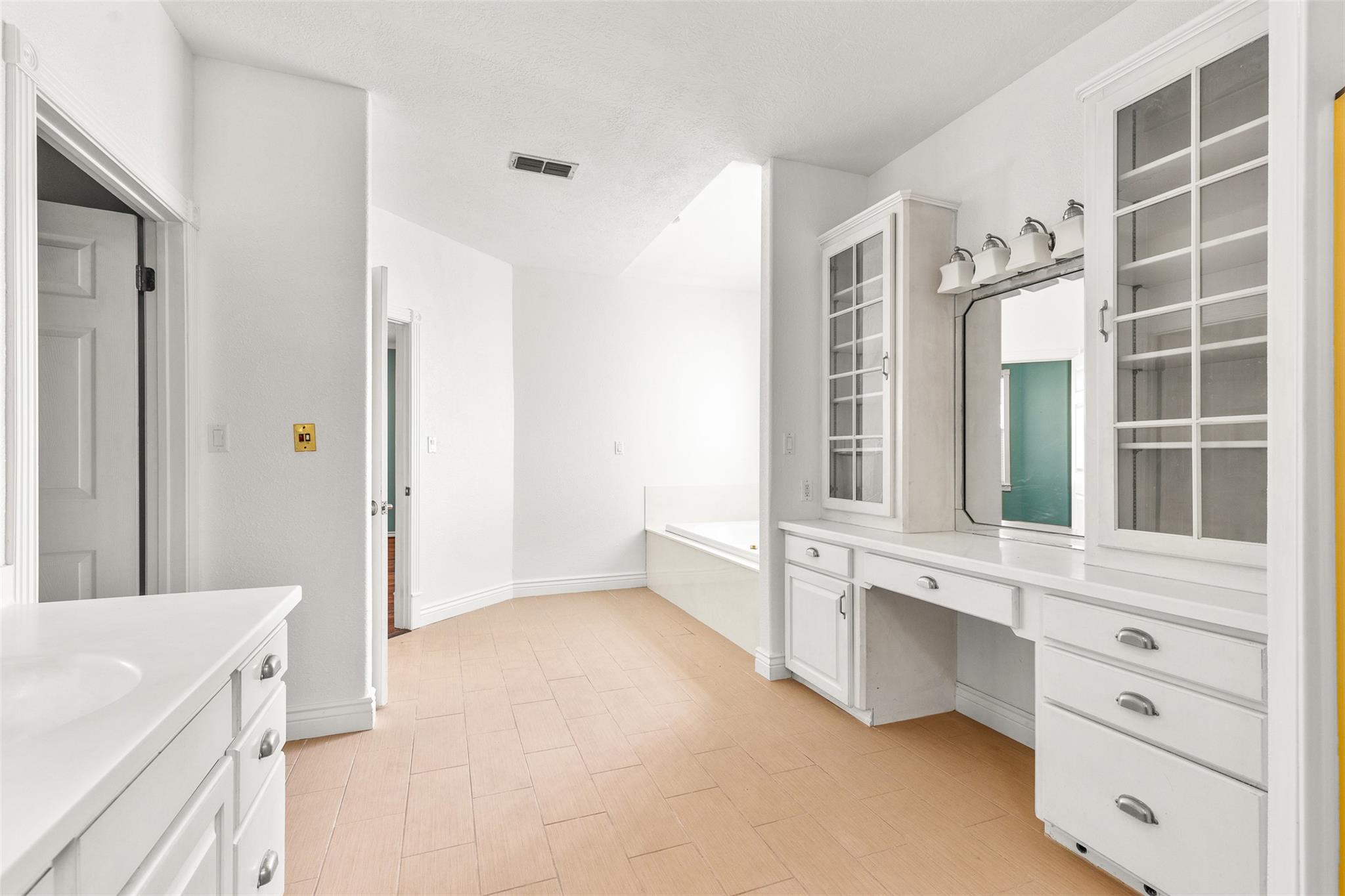 803 S Converse St, Flatonia, TX 78941