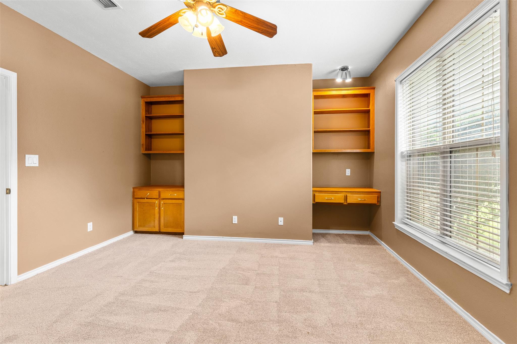 803 S Converse St, Flatonia, TX 78941
