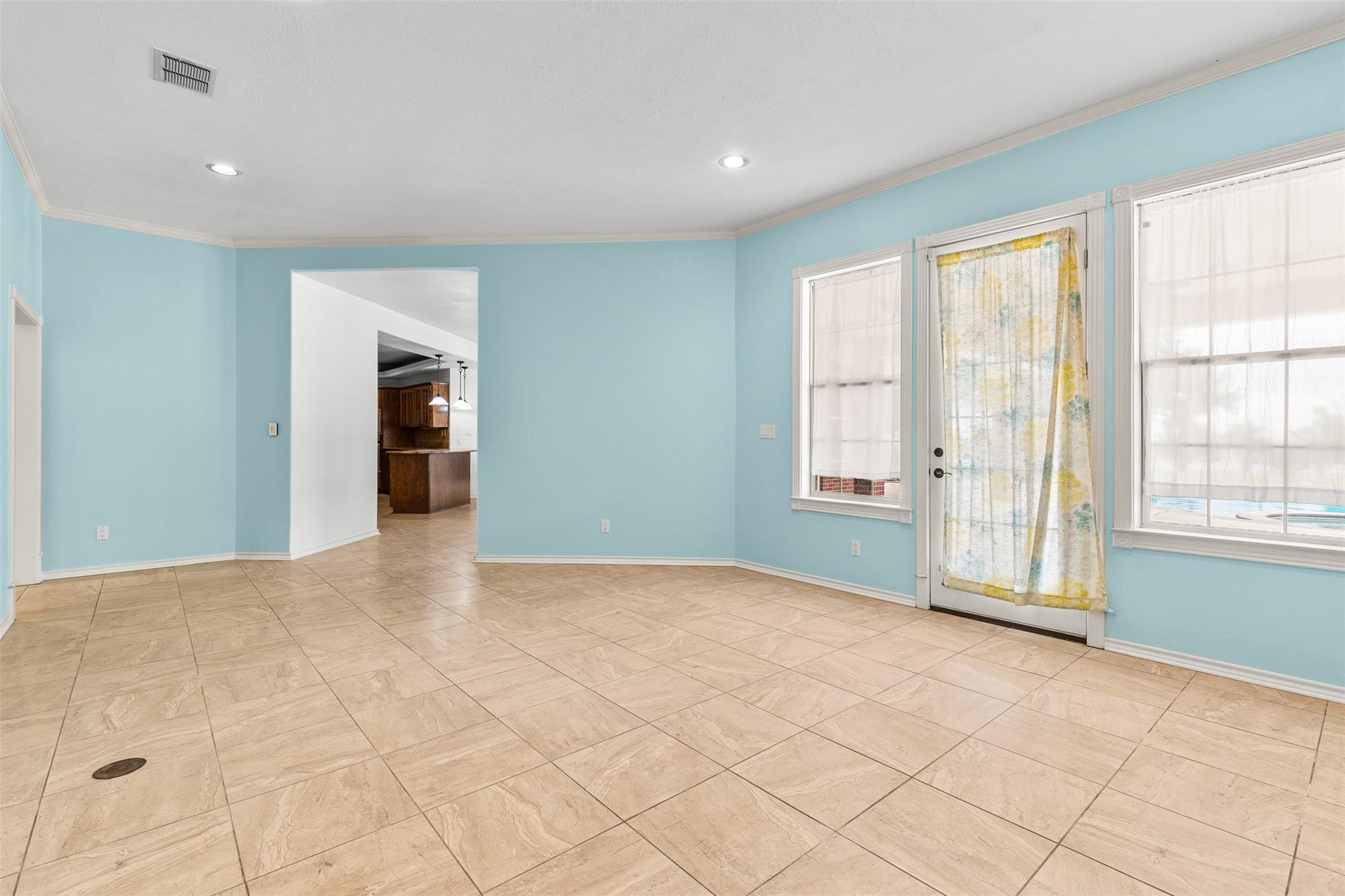 803 S Converse St, Flatonia, TX 78941