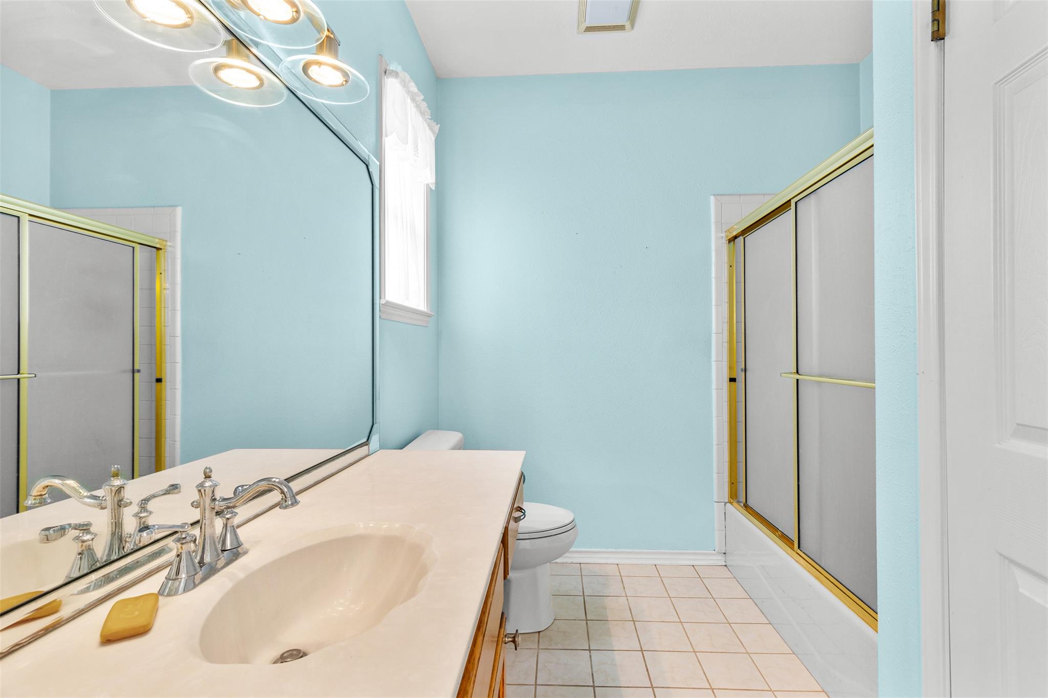 803 S Converse St, Flatonia, TX 78941