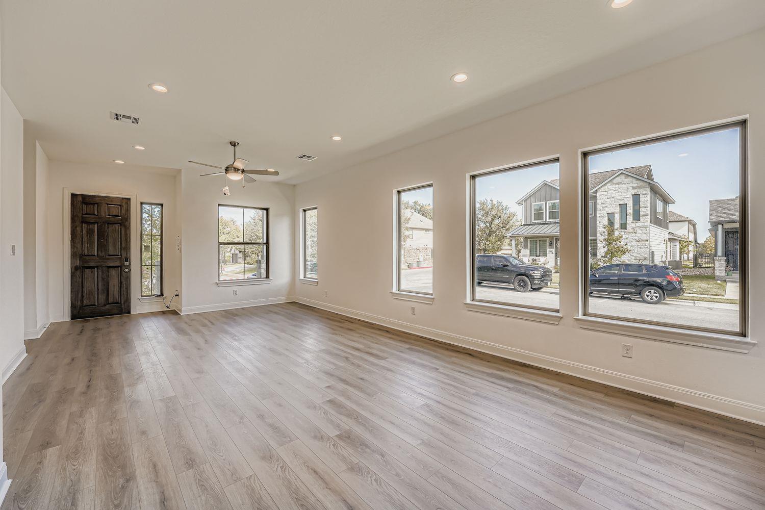 290 Orleanian Dr, Buda, TX 78610