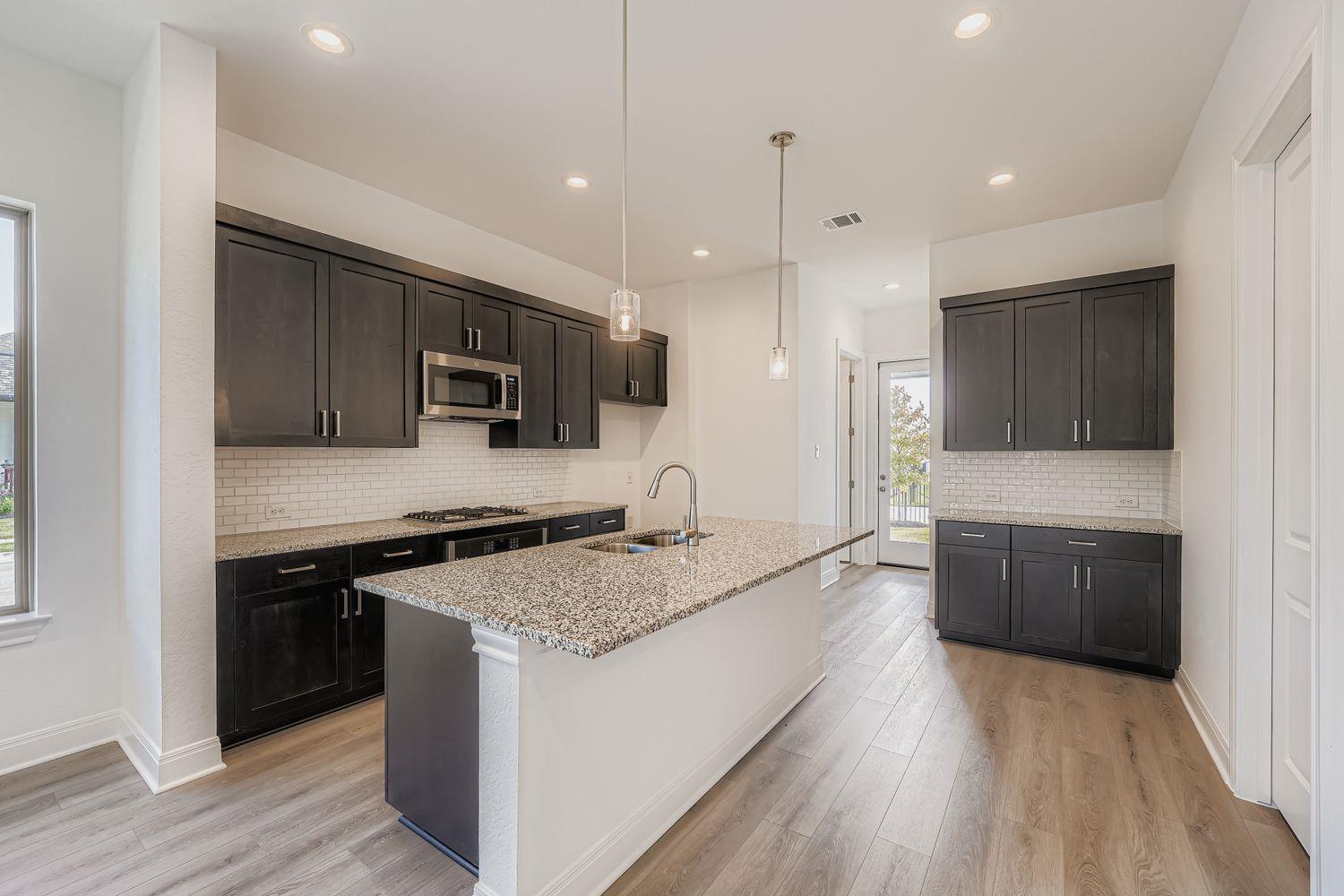 290 Orleanian Dr, Buda, TX 78610