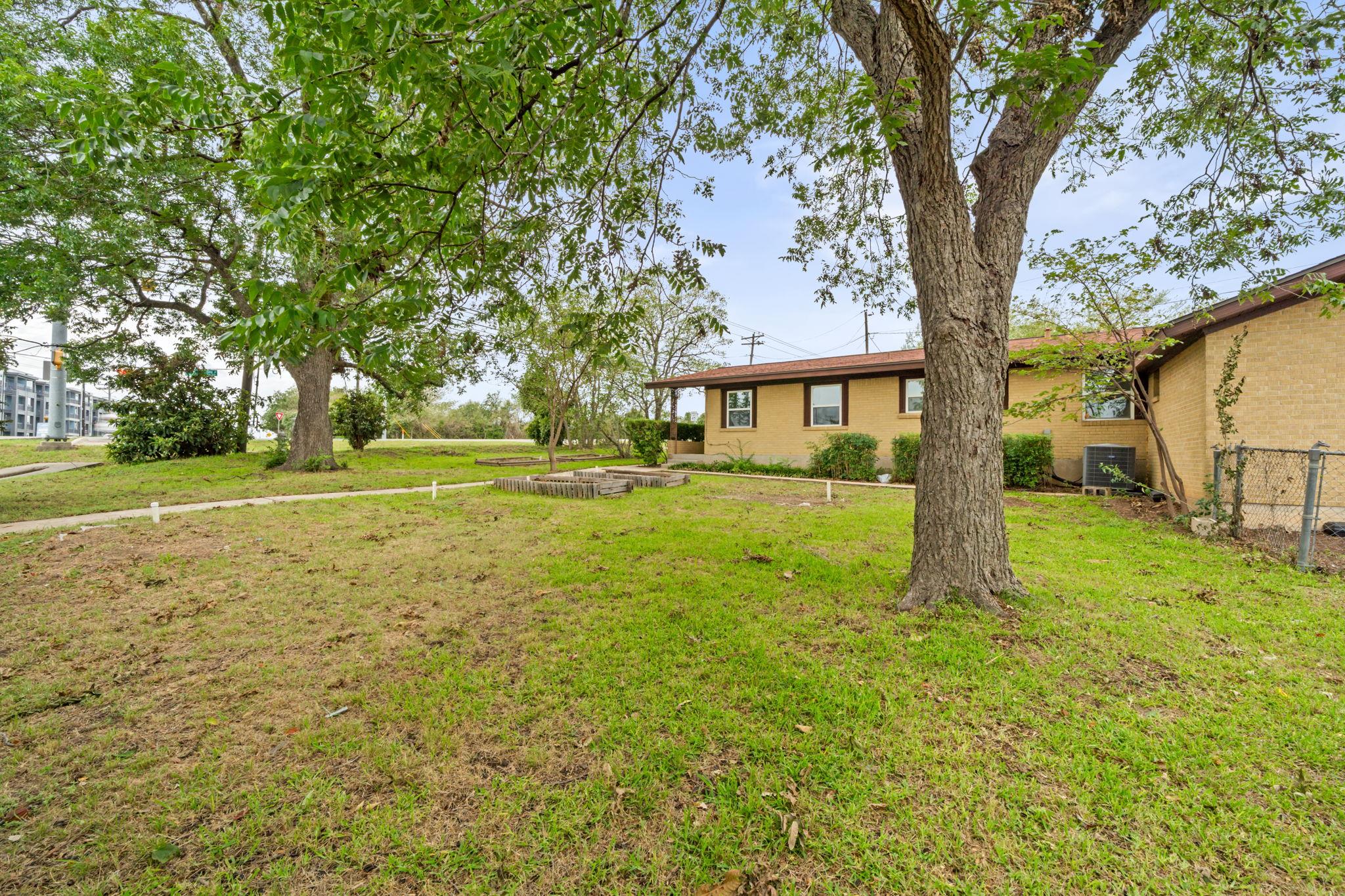 5612 E M L King Jr Blvd, Austin, TX 78723