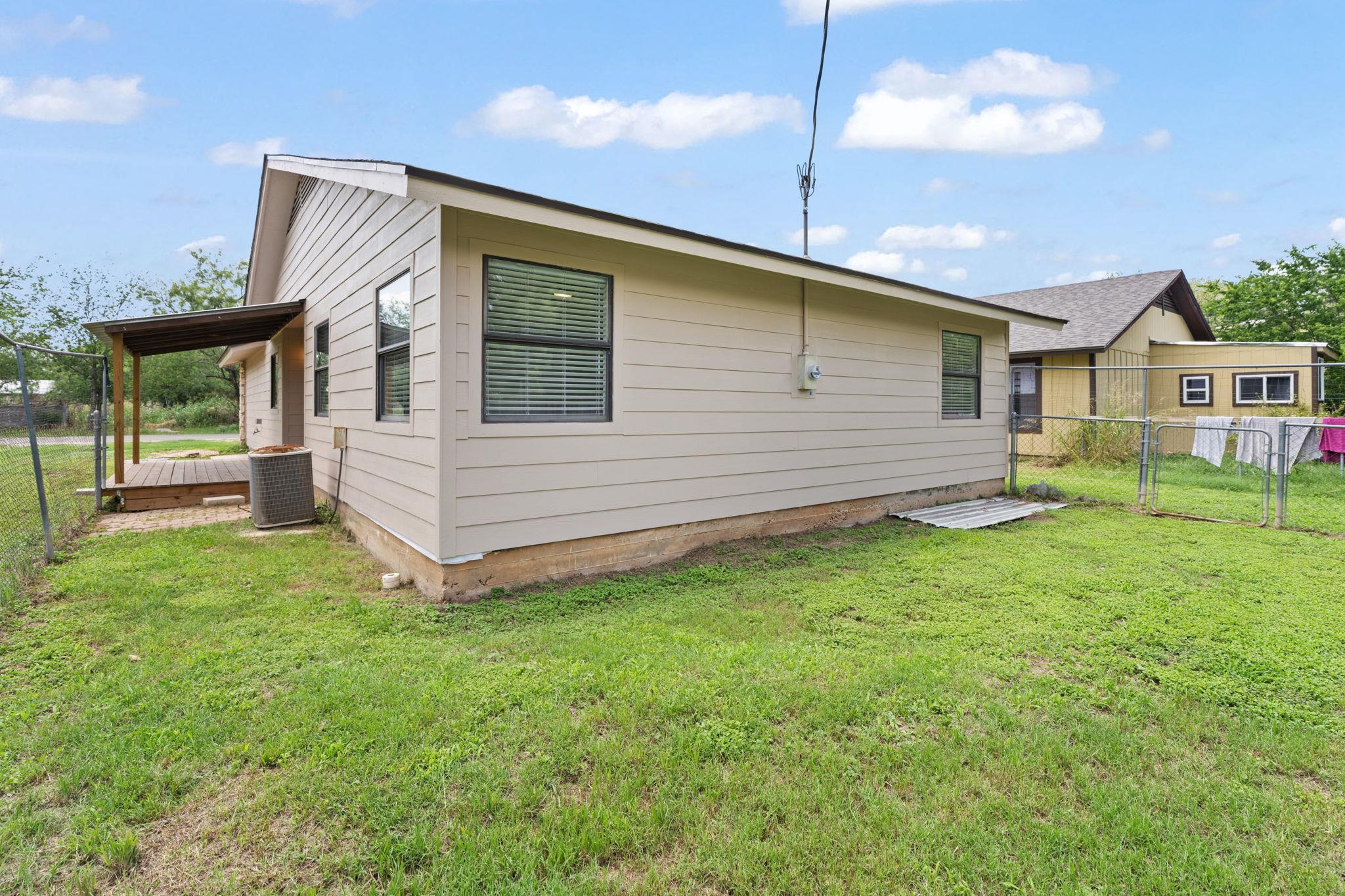 609 Aspen Ln, Cottonwood Shores, TX 78657