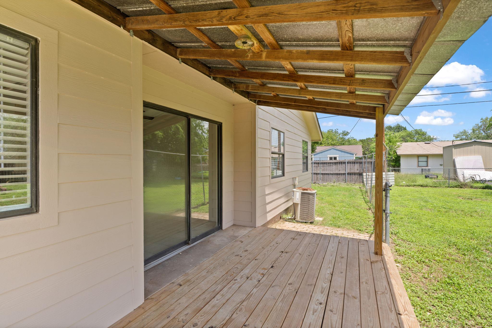 609 Aspen Ln, Cottonwood Shores, TX 78657