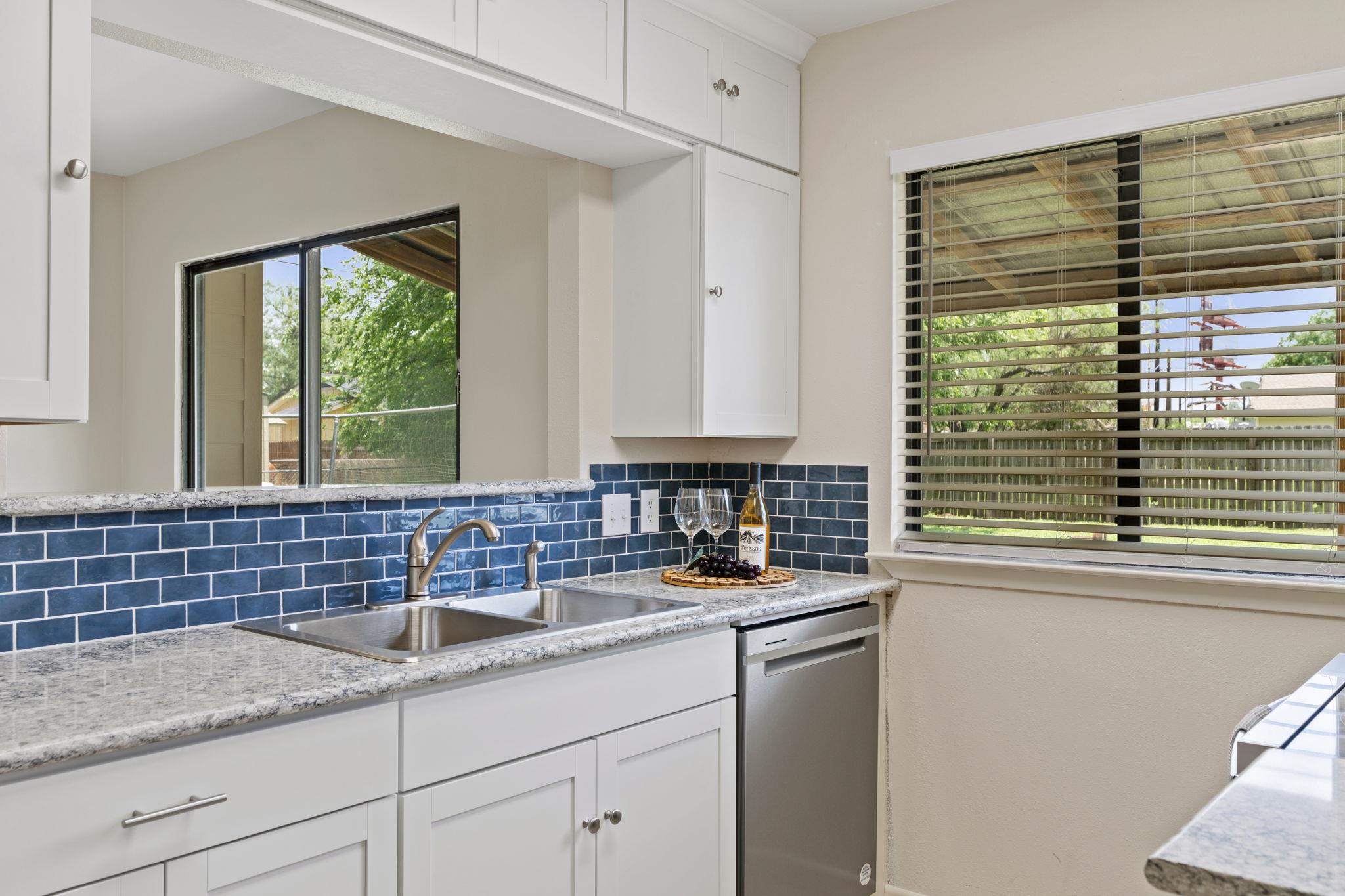 609 Aspen Ln, Cottonwood Shores, TX 78657
