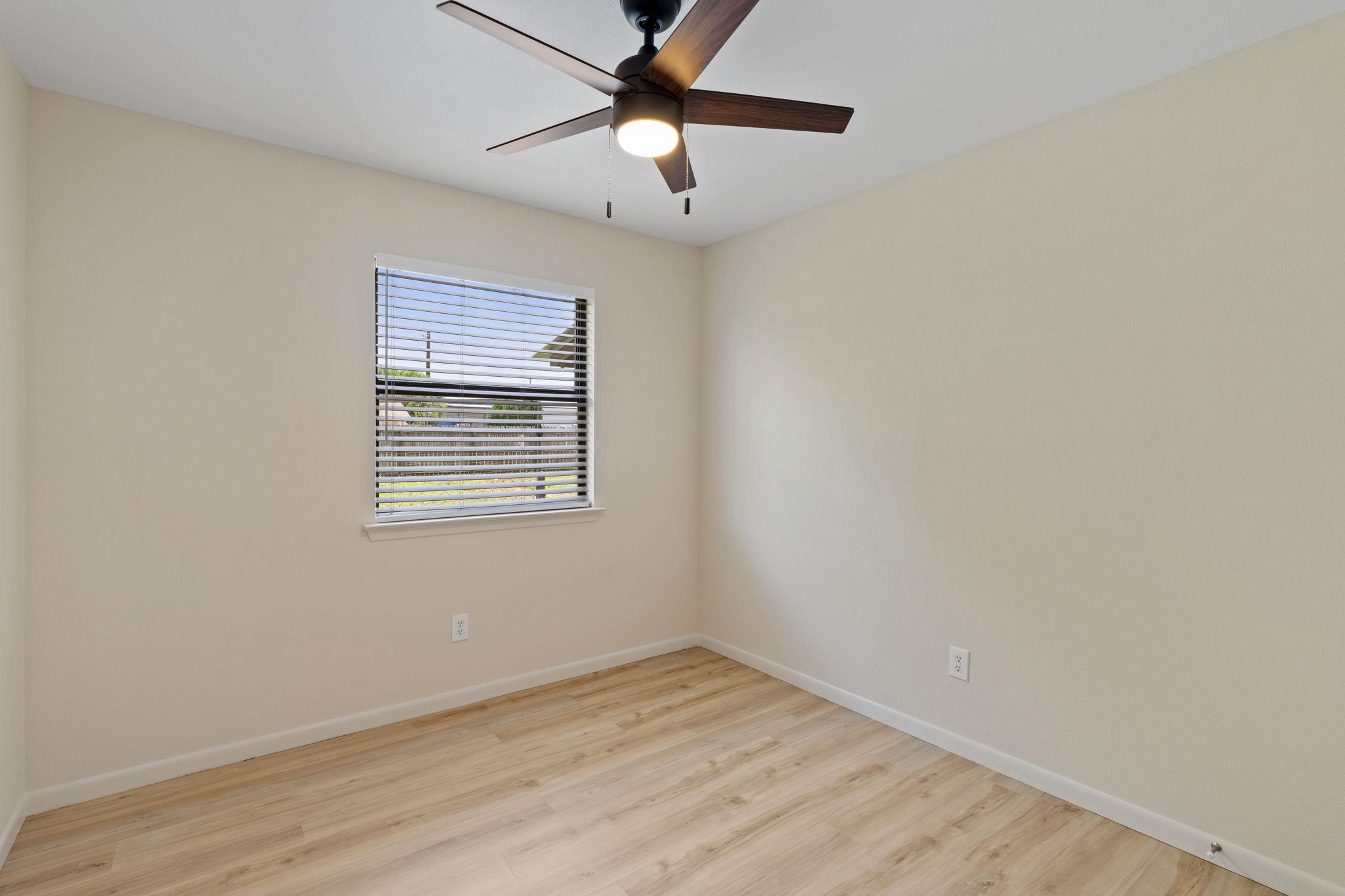609 Aspen Ln, Cottonwood Shores, TX 78657
