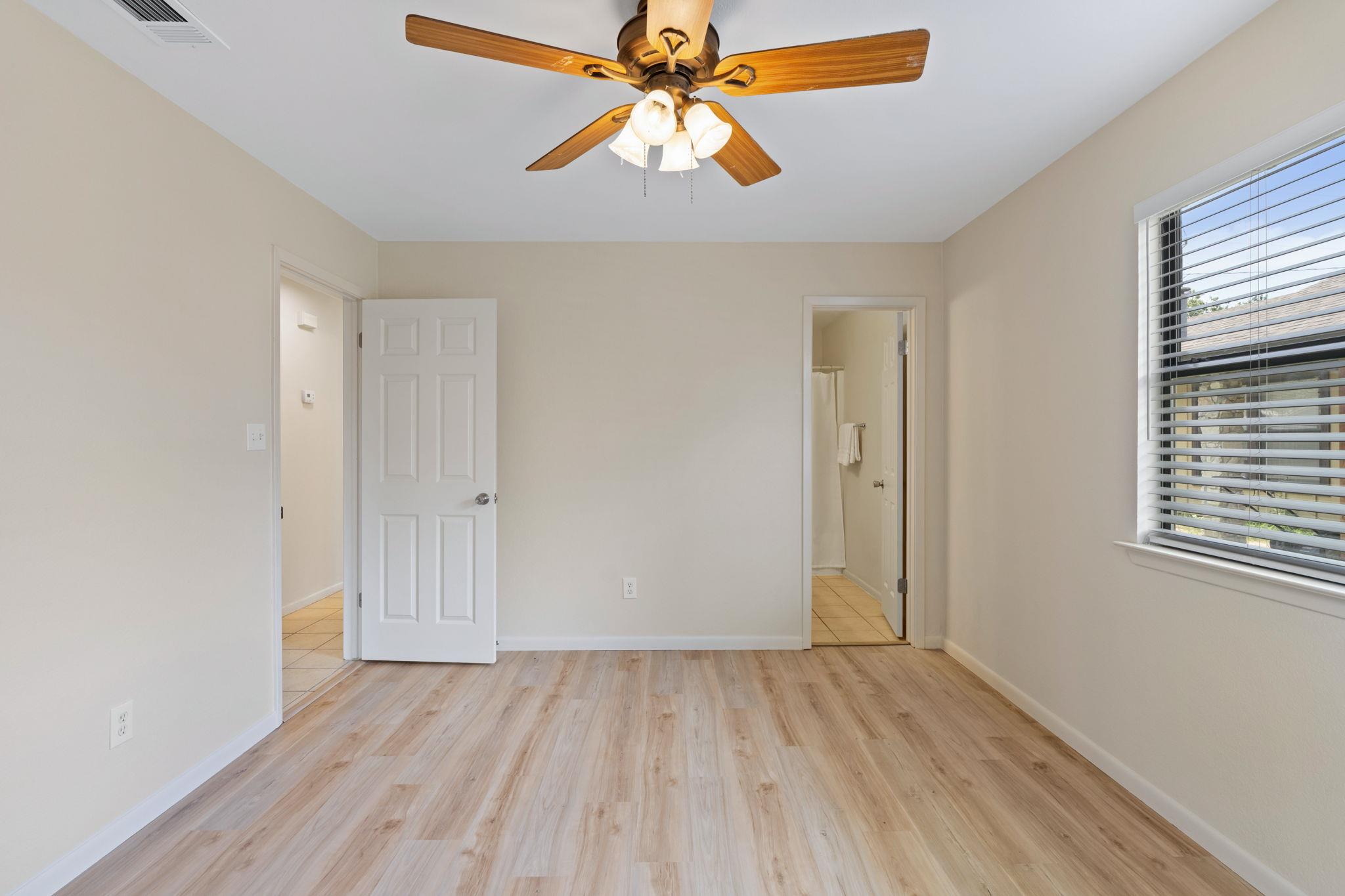 609 Aspen Ln, Cottonwood Shores, TX 78657