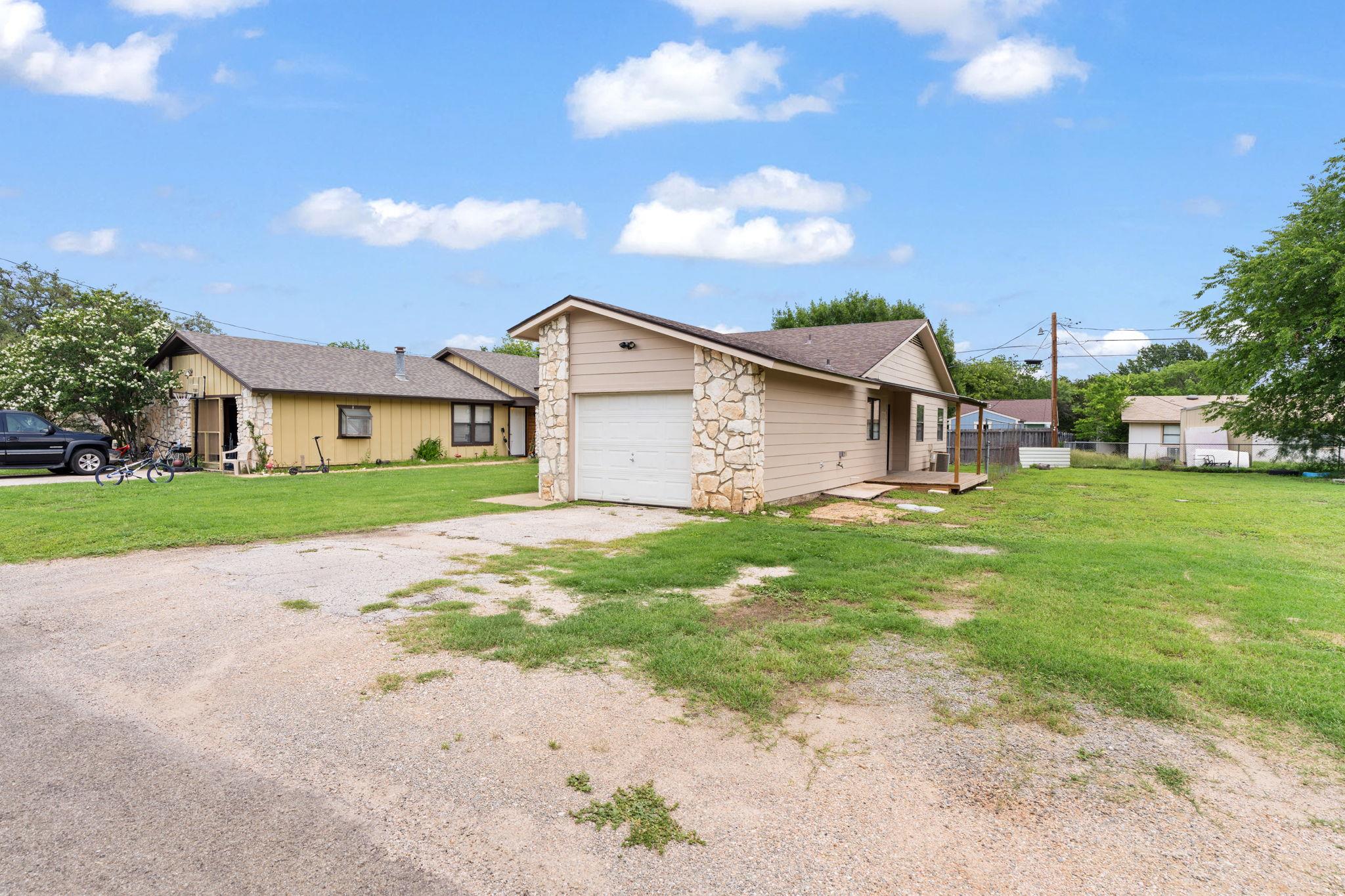 609 Aspen Ln, Cottonwood Shores, TX 78657