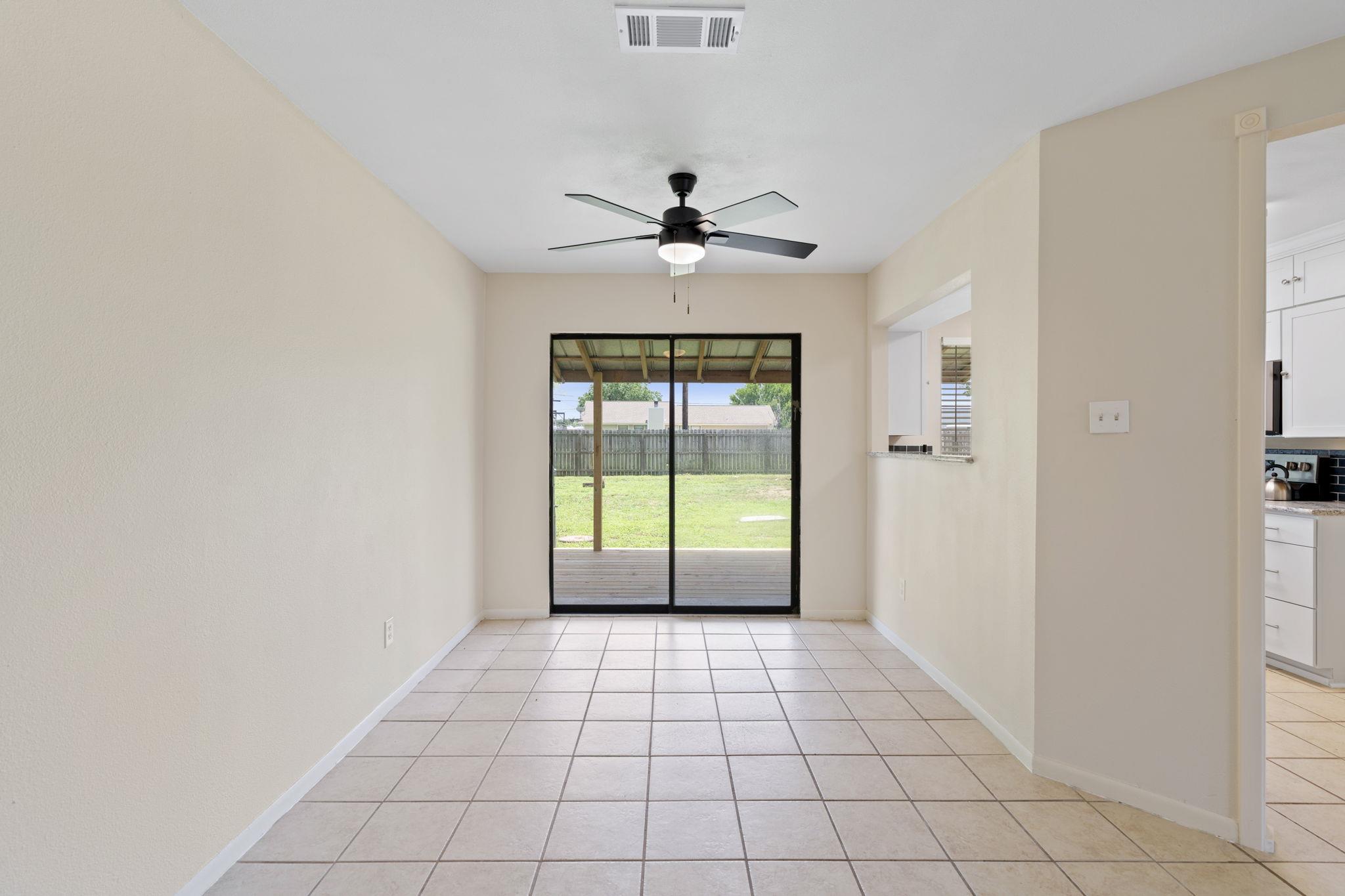 609 Aspen Ln, Cottonwood Shores, TX 78657