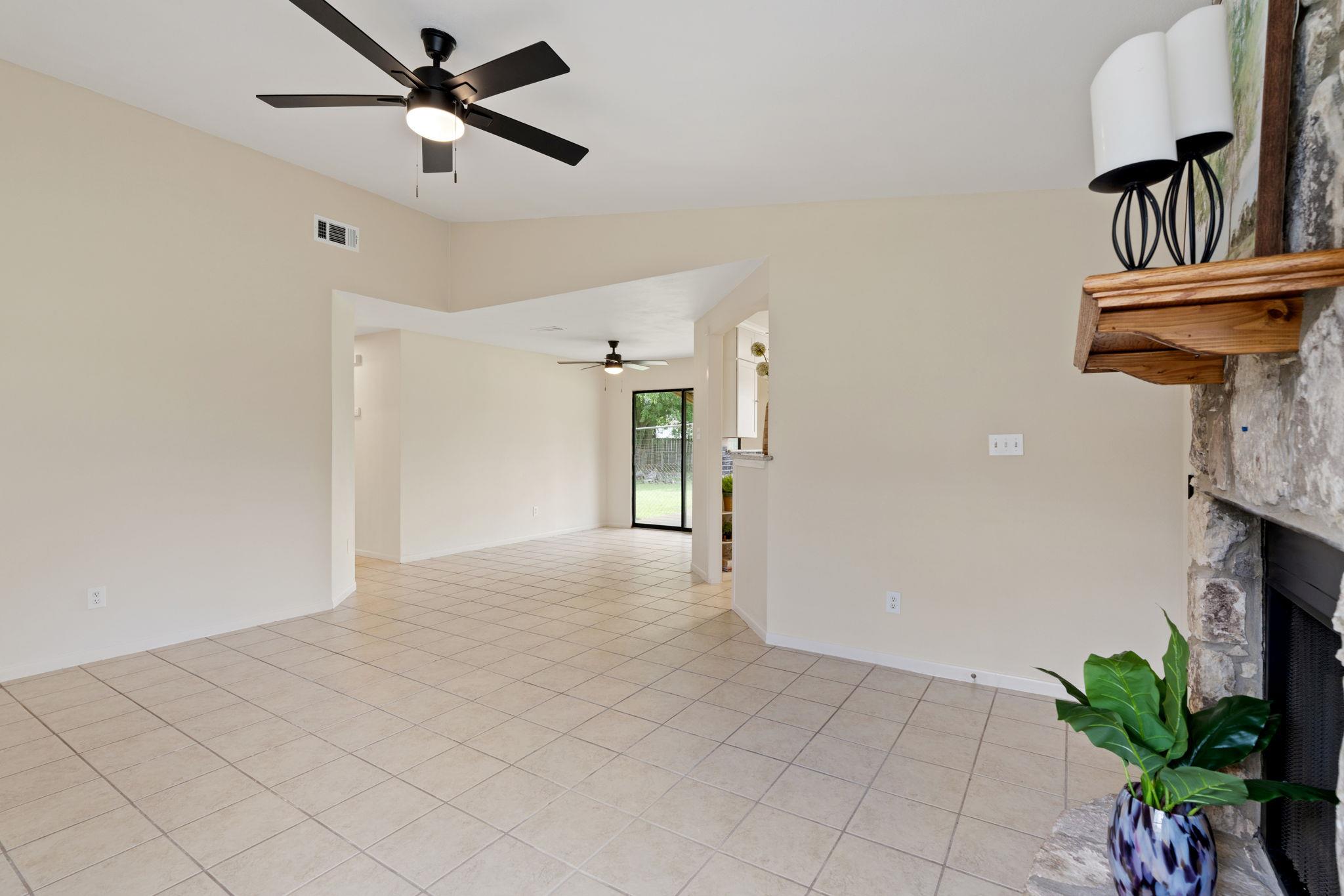 609 Aspen Ln, Cottonwood Shores, TX 78657