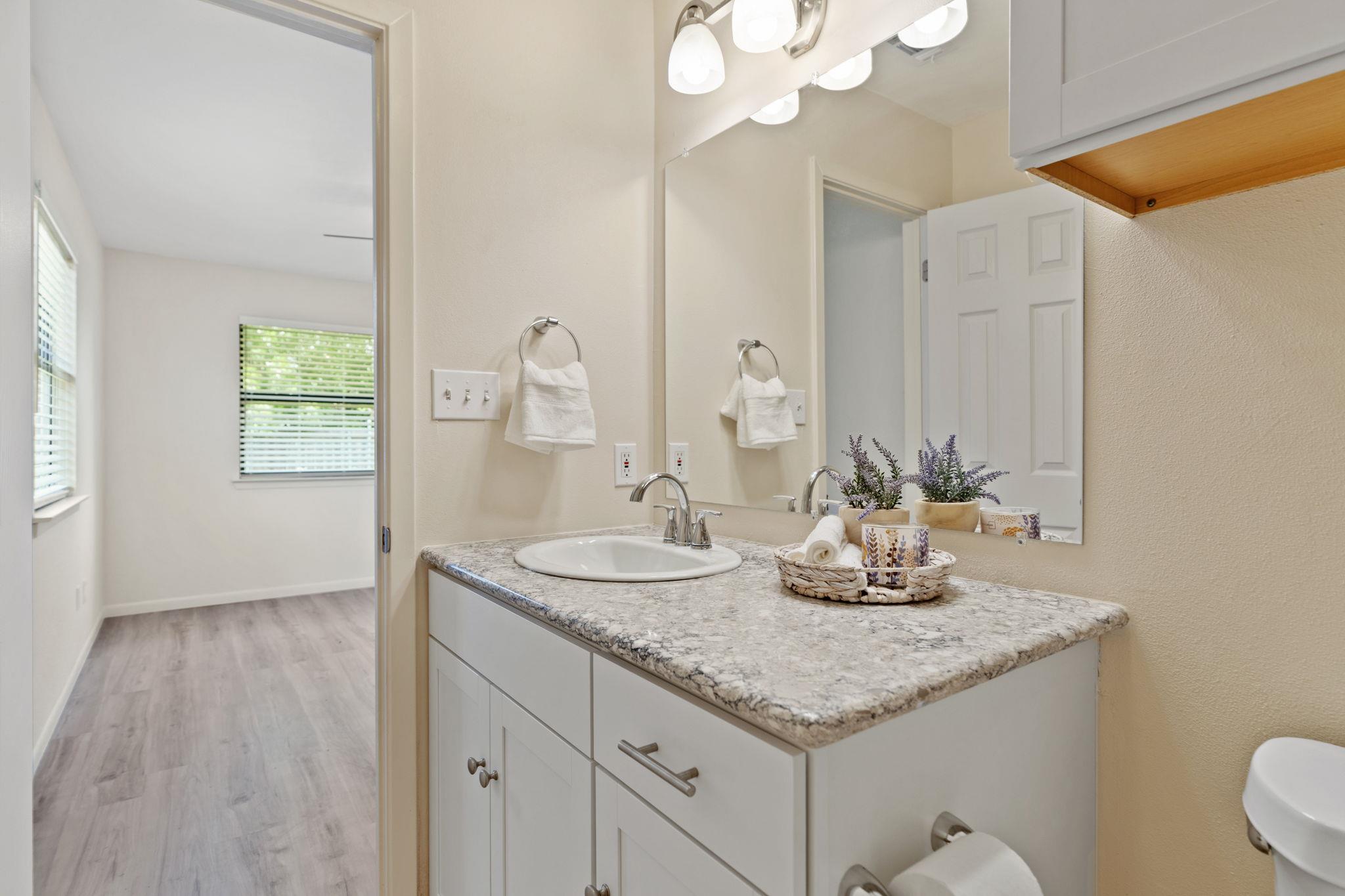 609 Aspen Ln, Cottonwood Shores, TX 78657