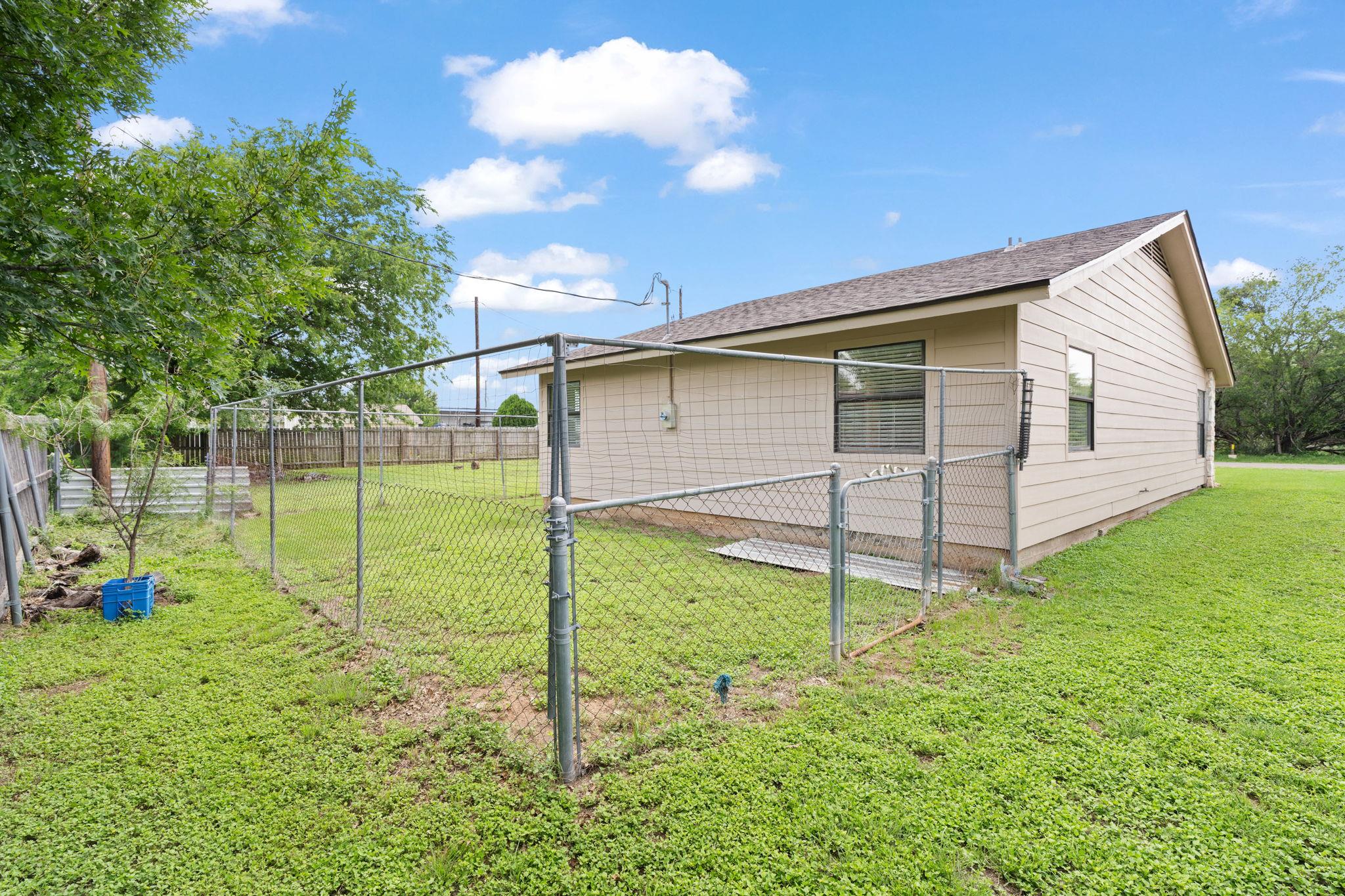 609 Aspen Ln, Cottonwood Shores, TX 78657