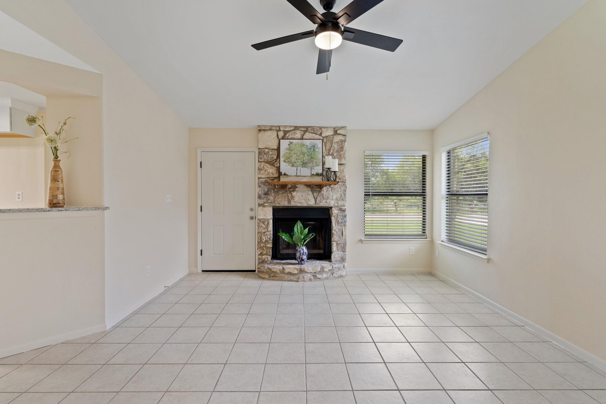 609 Aspen Ln, Cottonwood Shores, TX 78657