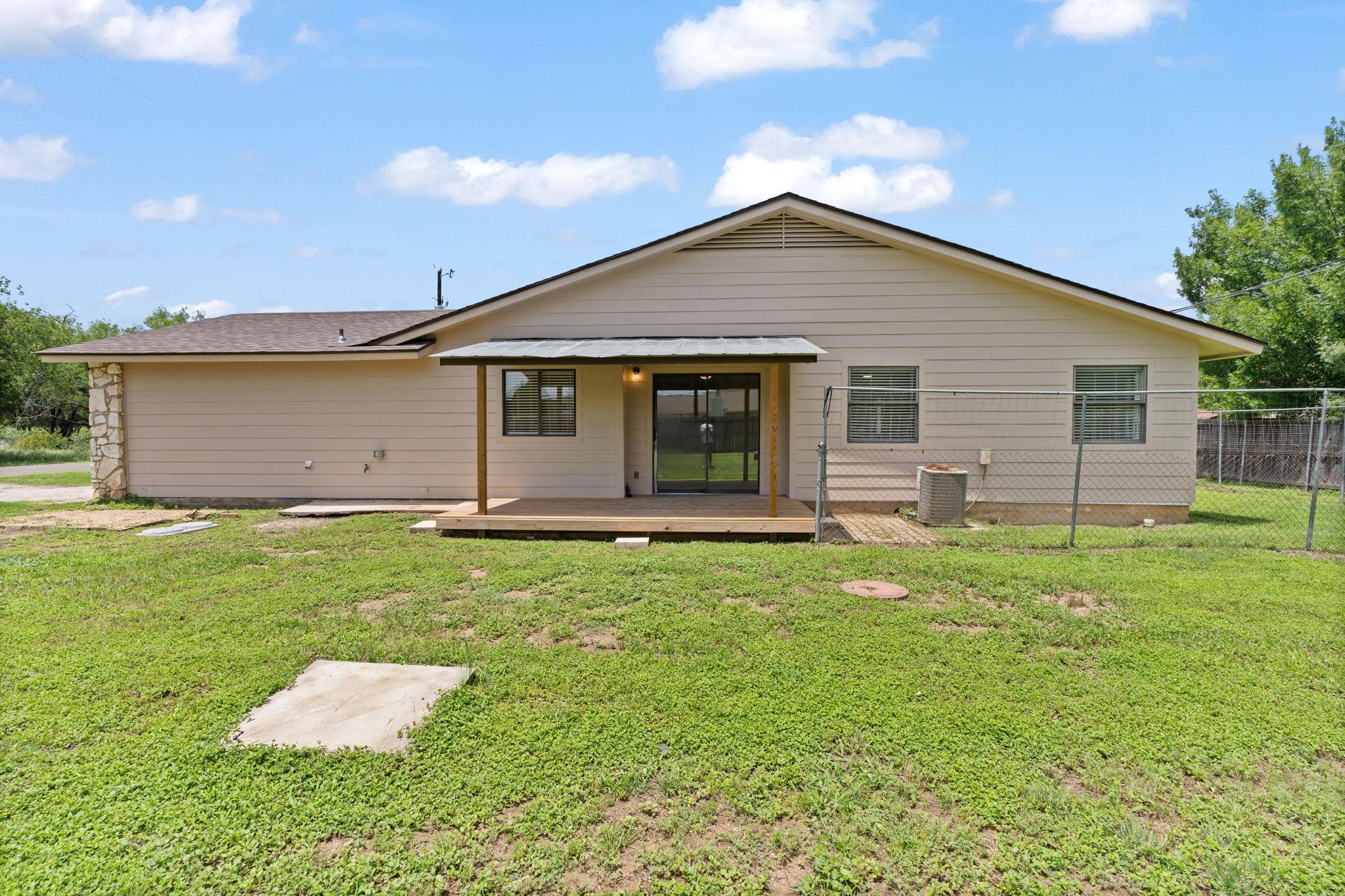 609 Aspen Ln, Cottonwood Shores, TX 78657