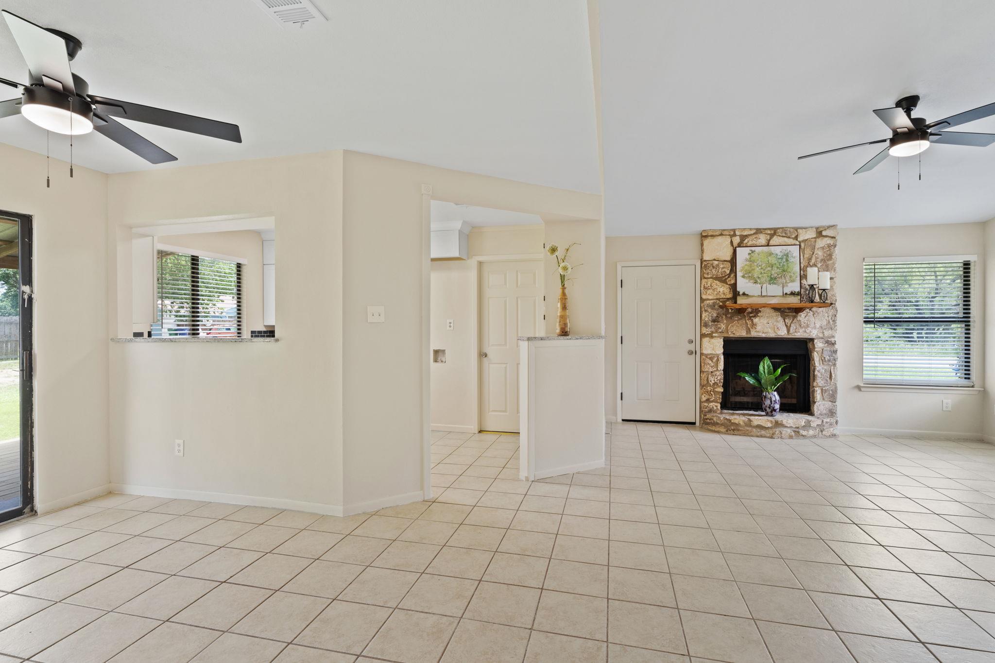 609 Aspen Ln, Cottonwood Shores, TX 78657