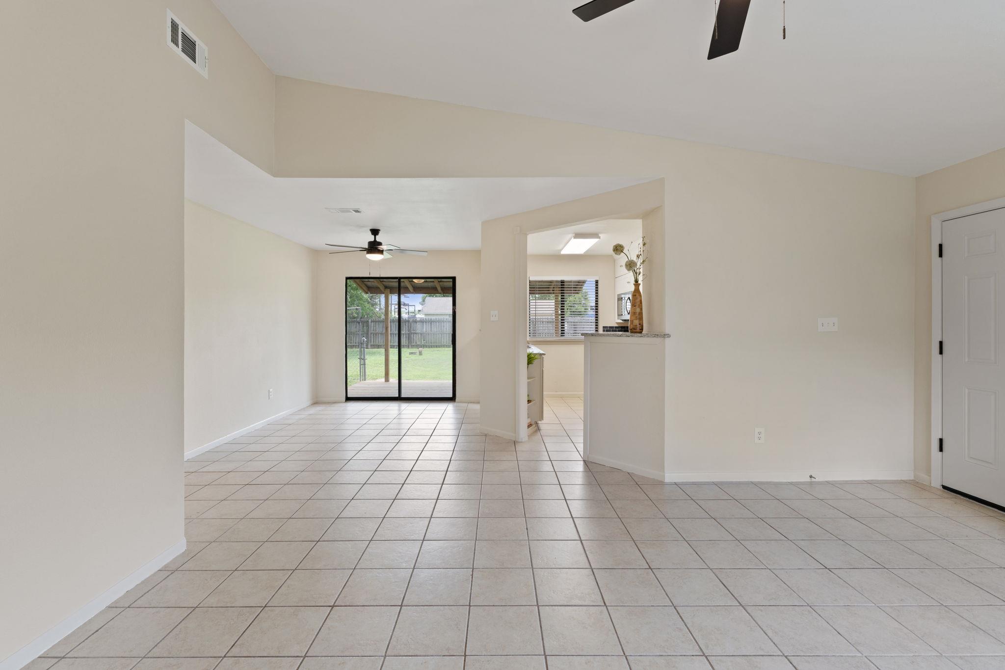 609 Aspen Ln, Cottonwood Shores, TX 78657