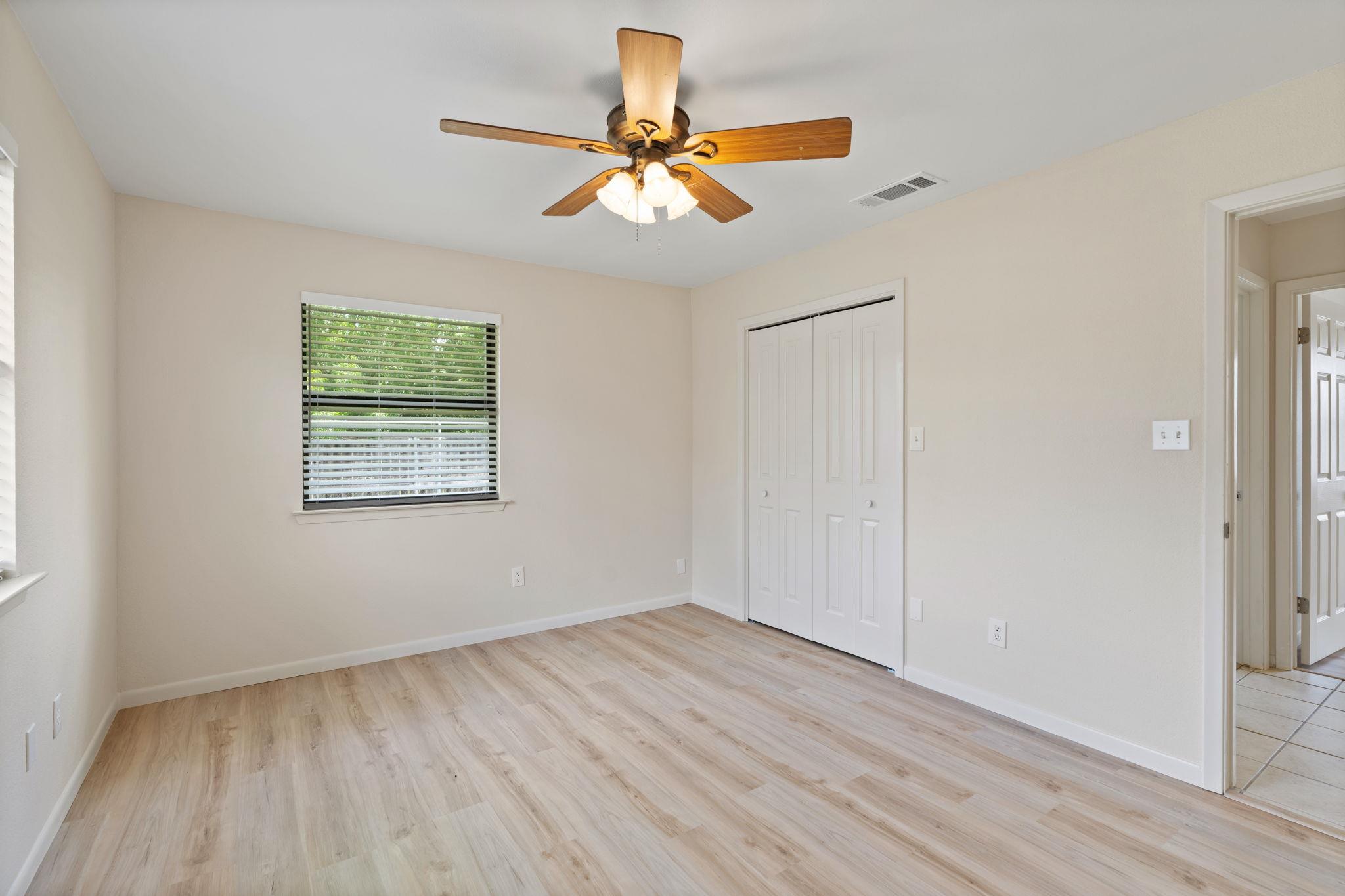 609 Aspen Ln, Cottonwood Shores, TX 78657
