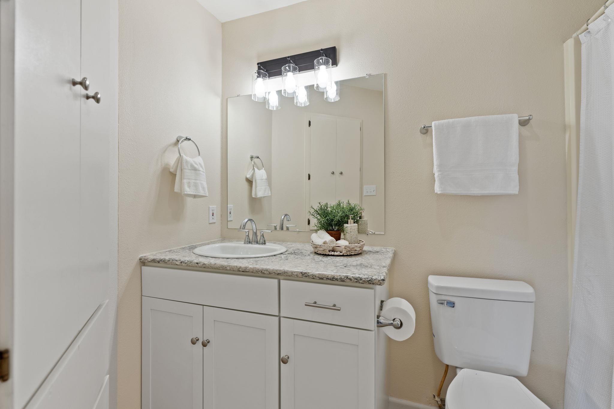 609 Aspen Ln, Cottonwood Shores, TX 78657