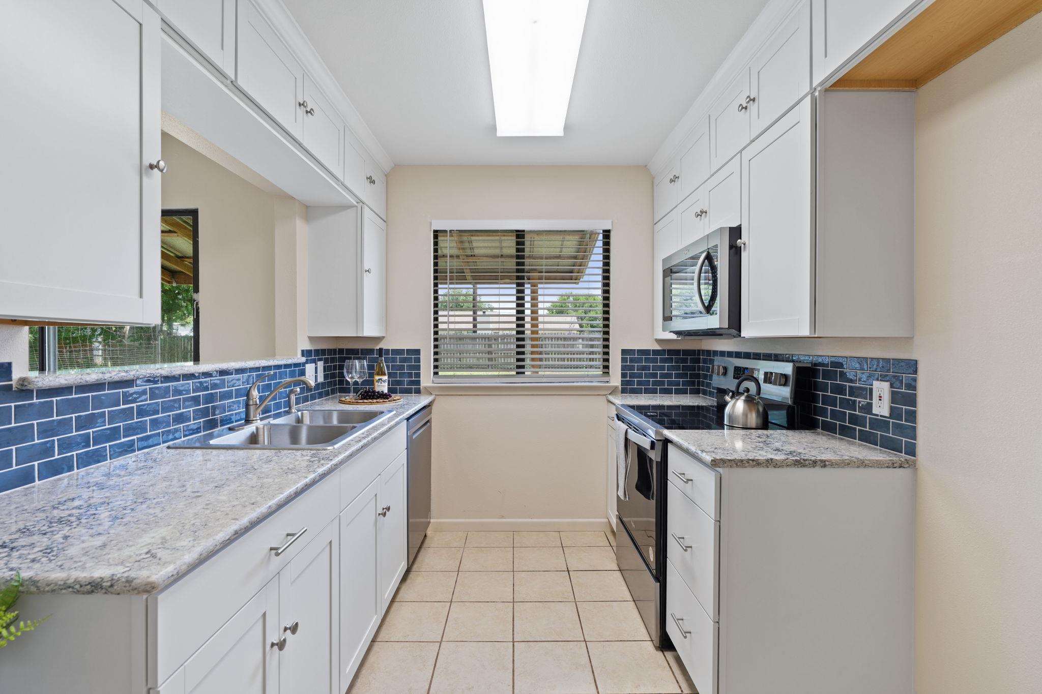 609 Aspen Ln, Cottonwood Shores, TX 78657