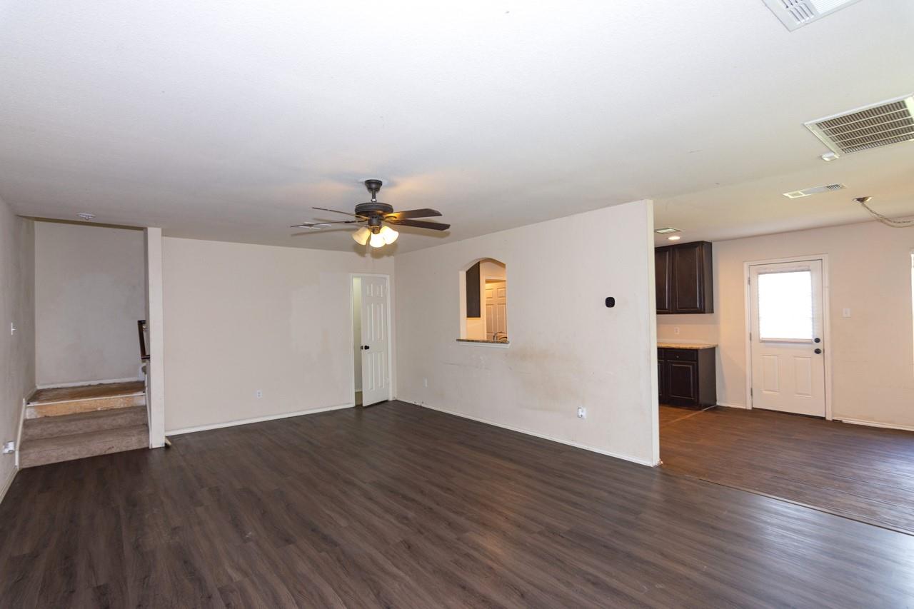 102 Quail Hollow Dr, Hutto, TX 78634