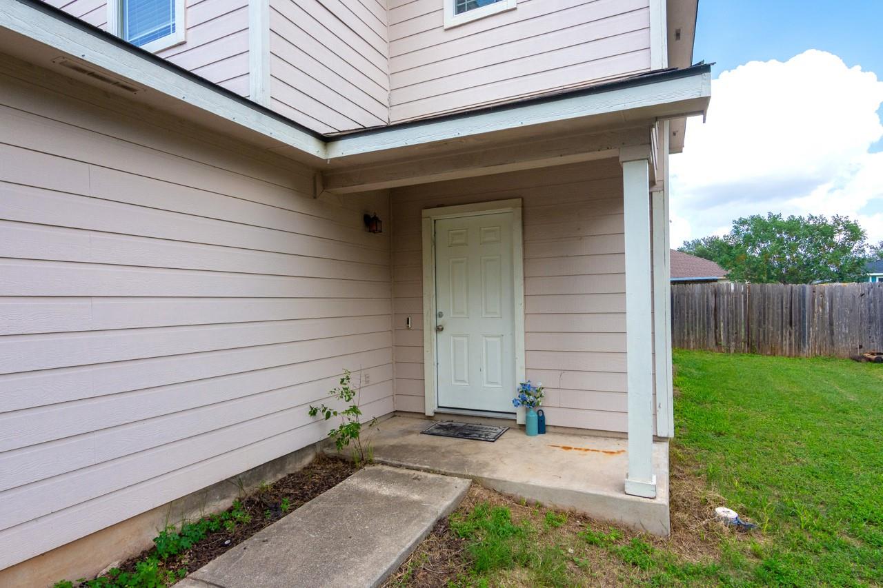 102 Quail Hollow Dr, Hutto, TX 78634