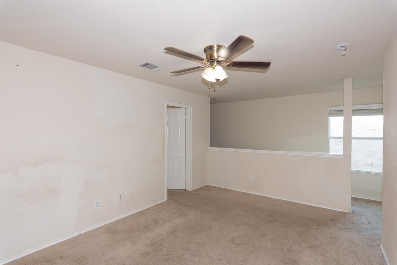 102 Quail Hollow Dr, Hutto, TX 78634