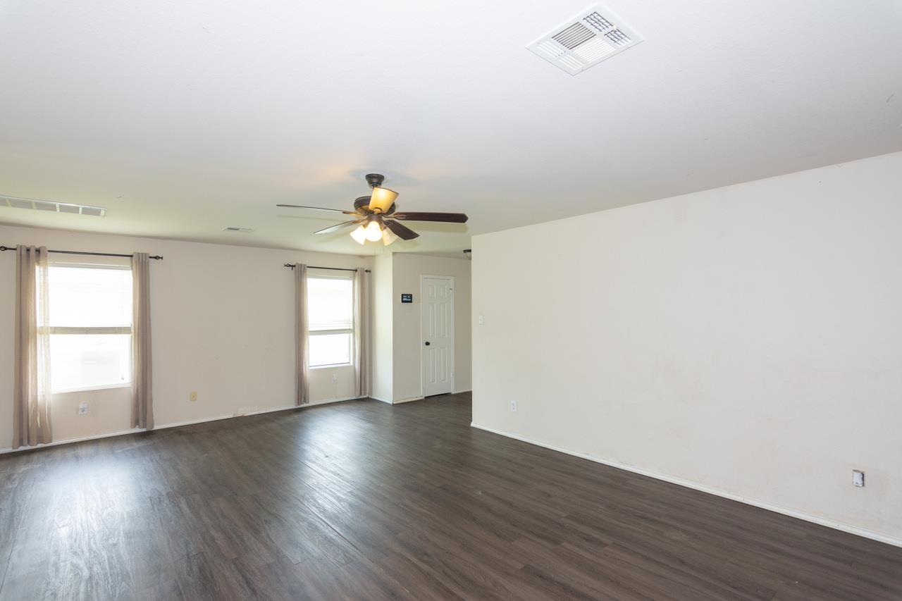 102 Quail Hollow Dr, Hutto, TX 78634