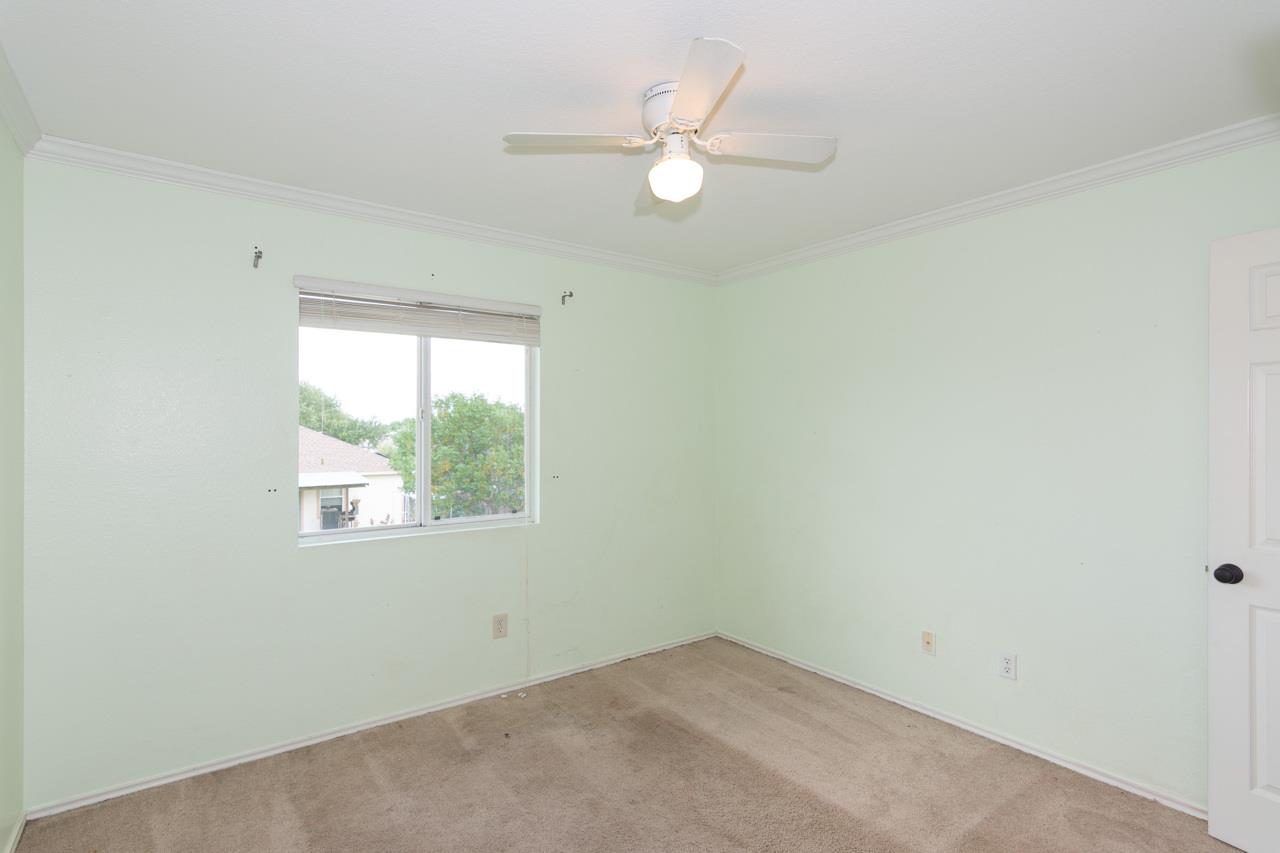 102 Quail Hollow Dr, Hutto, TX 78634