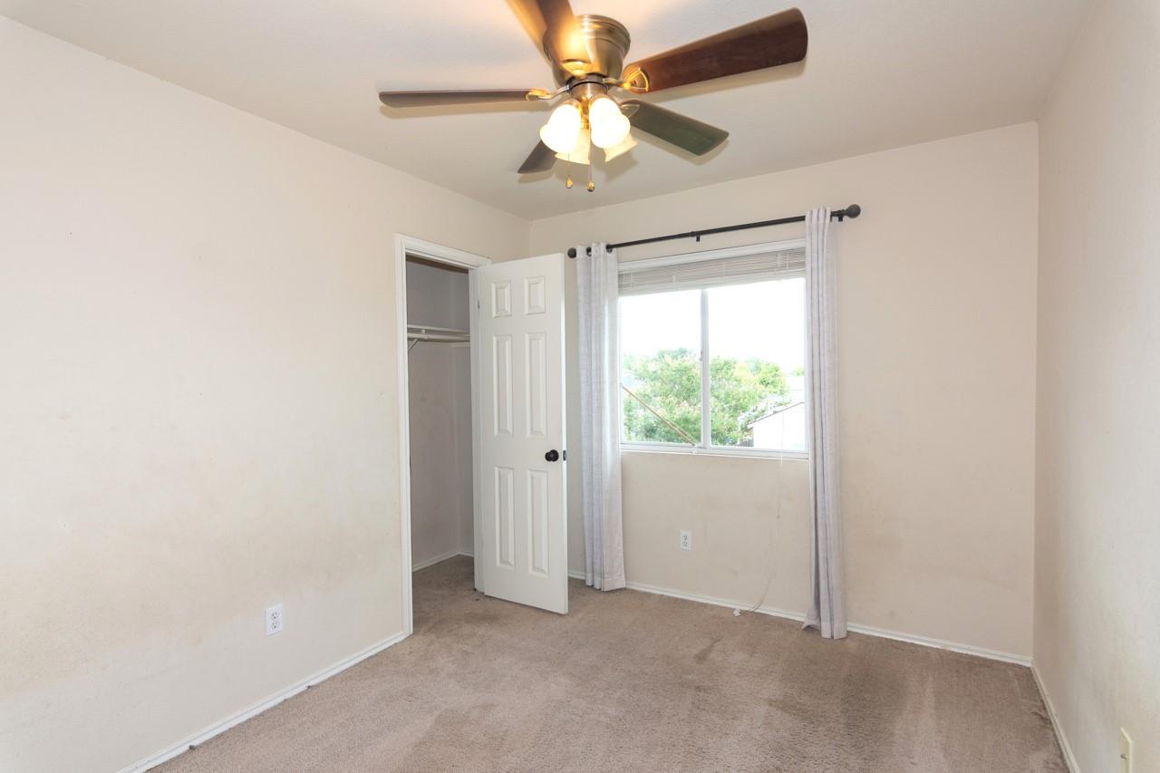 102 Quail Hollow Dr, Hutto, TX 78634