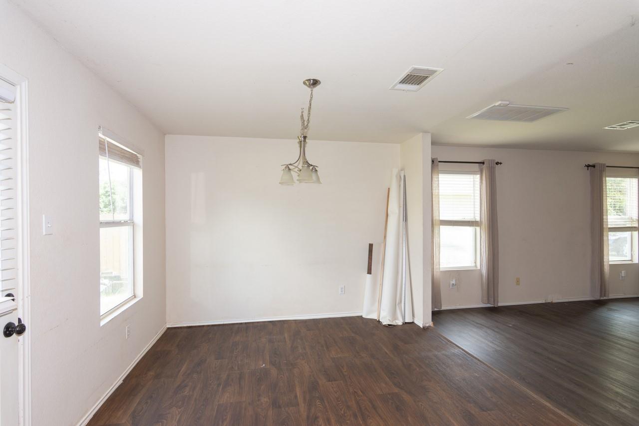 102 Quail Hollow Dr, Hutto, TX 78634