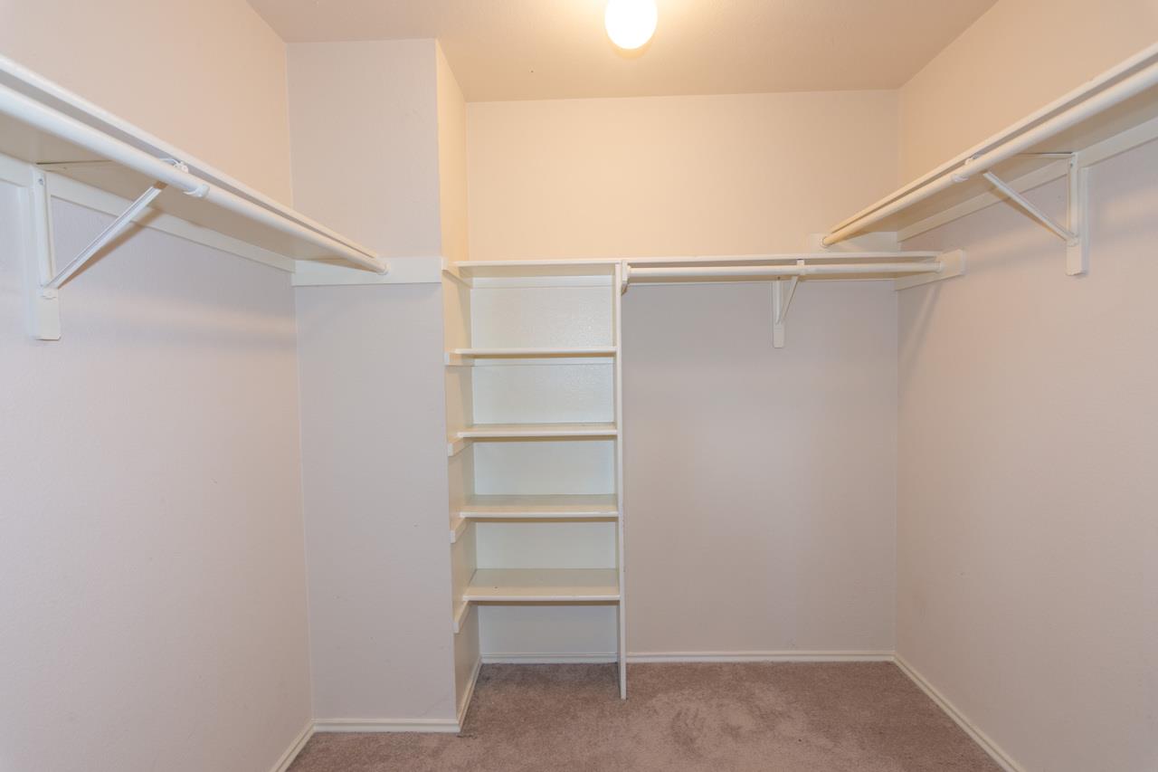 102 Quail Hollow Dr, Hutto, TX 78634