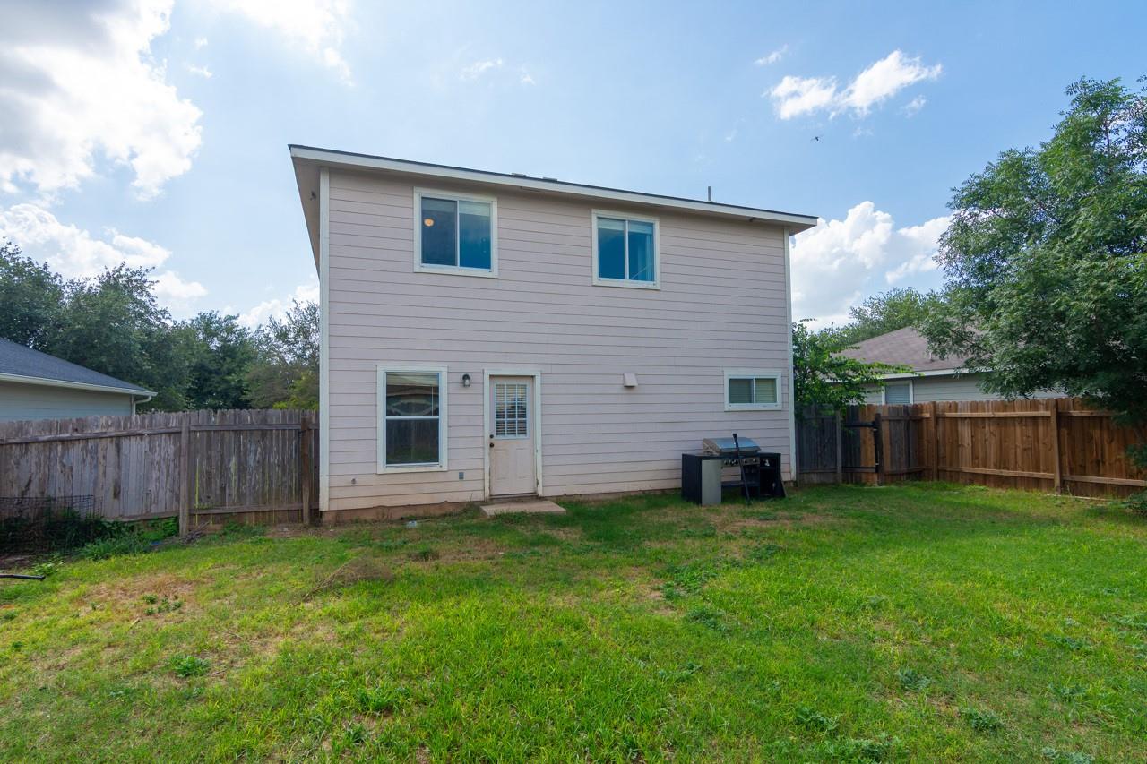 102 Quail Hollow Dr, Hutto, TX 78634