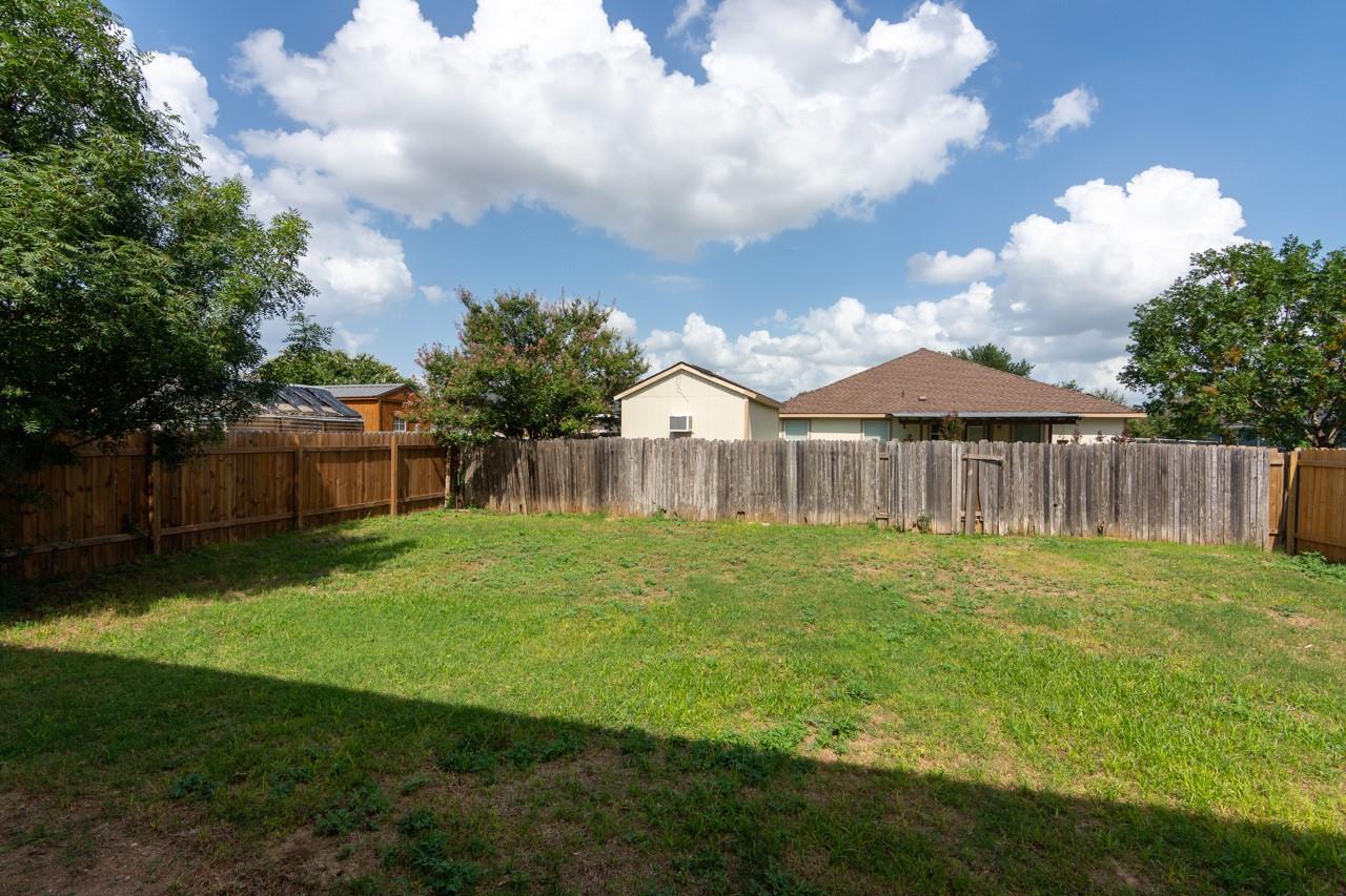 102 Quail Hollow Dr, Hutto, TX 78634