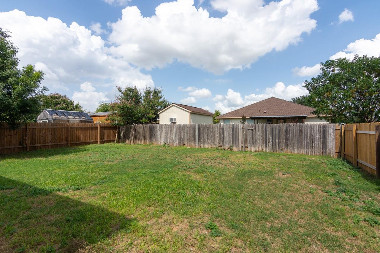 102 Quail Hollow Dr, Hutto, TX 78634