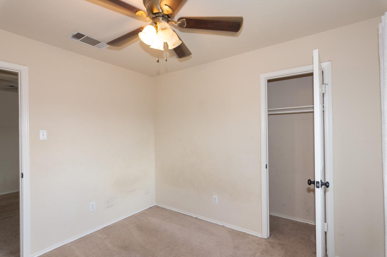 102 Quail Hollow Dr, Hutto, TX 78634